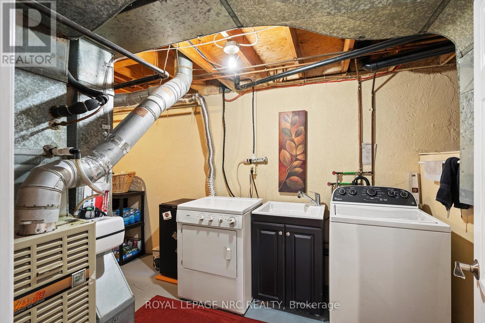 












6921 WATERS AVENUE

,
Niagara Falls (Arad/Fallsview),




Ontario
L2G5X4

