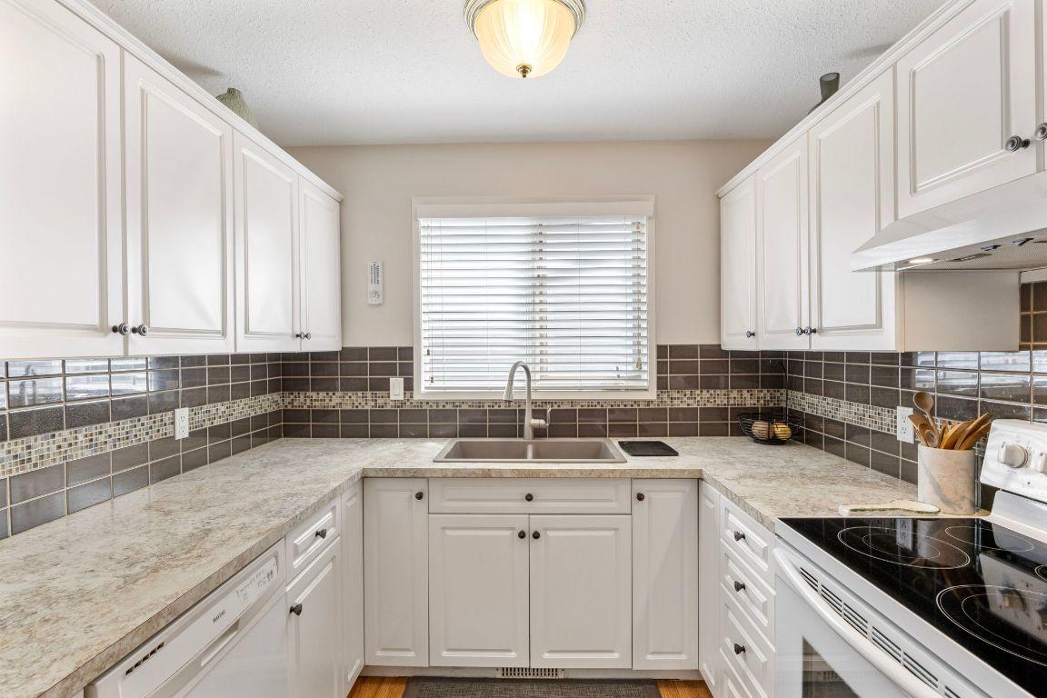 









2640


Gordon

Drive,
Kelowna,




BC
V1W 3R2

