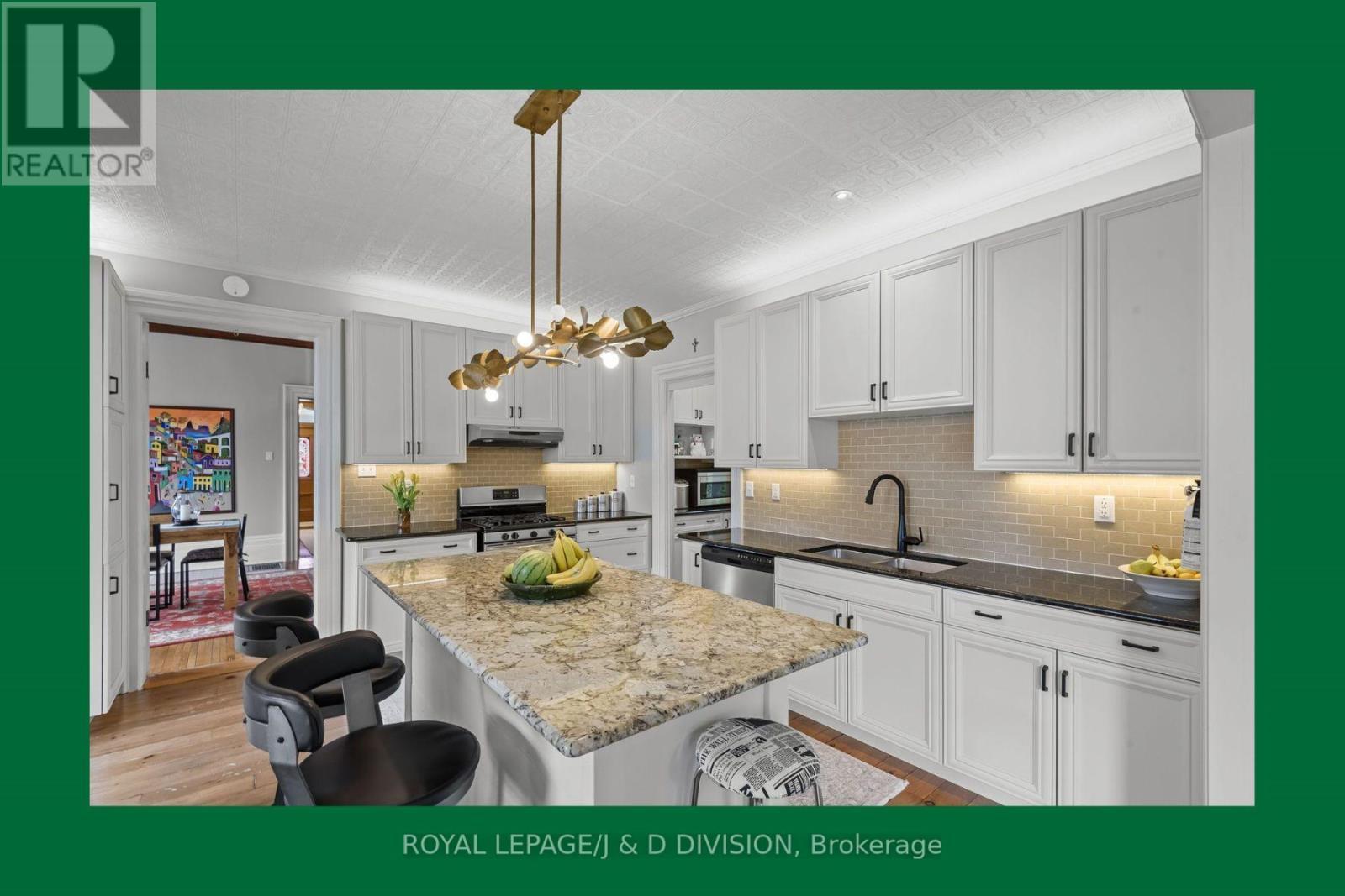 












LAKEFIELD - 16 ALBERT STREET

,
Selwyn,




Ontario
K0L2H0

