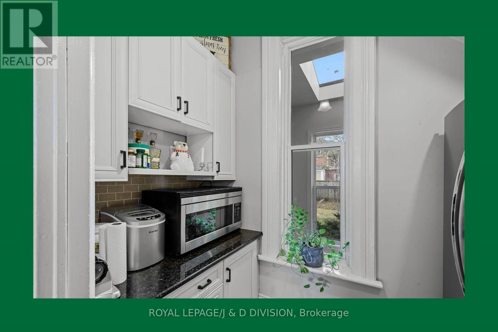 












LAKEFIELD - 16 ALBERT STREET

,
Selwyn,




Ontario
K0L2H0

