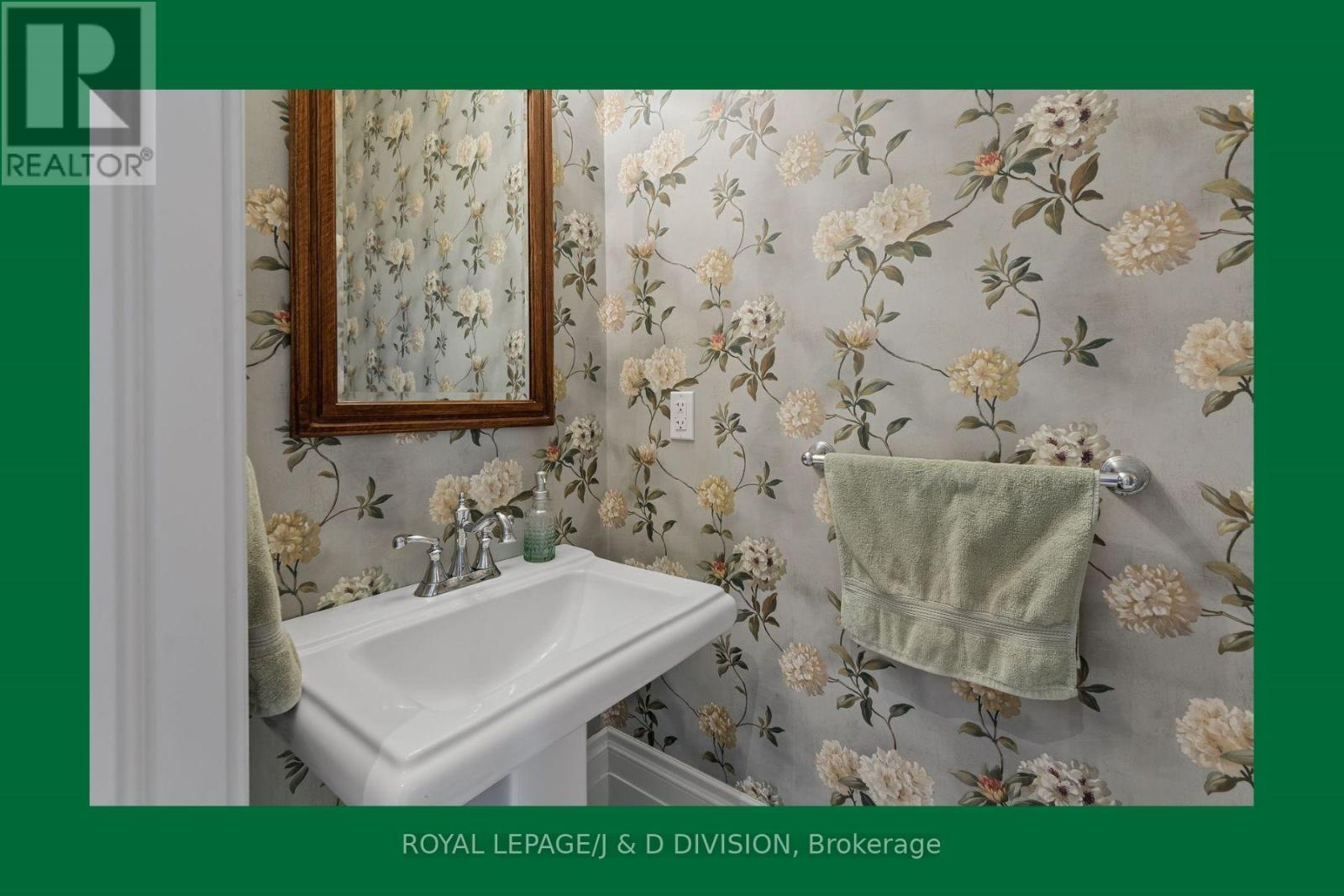 












LAKEFIELD - 16 ALBERT STREET

,
Selwyn,




Ontario
K0L2H0

