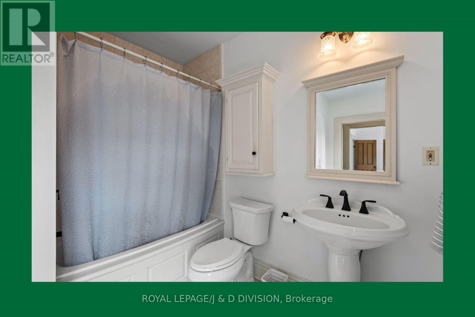 












LAKEFIELD - 16 ALBERT STREET

,
Selwyn,




Ontario
K0L2H0

