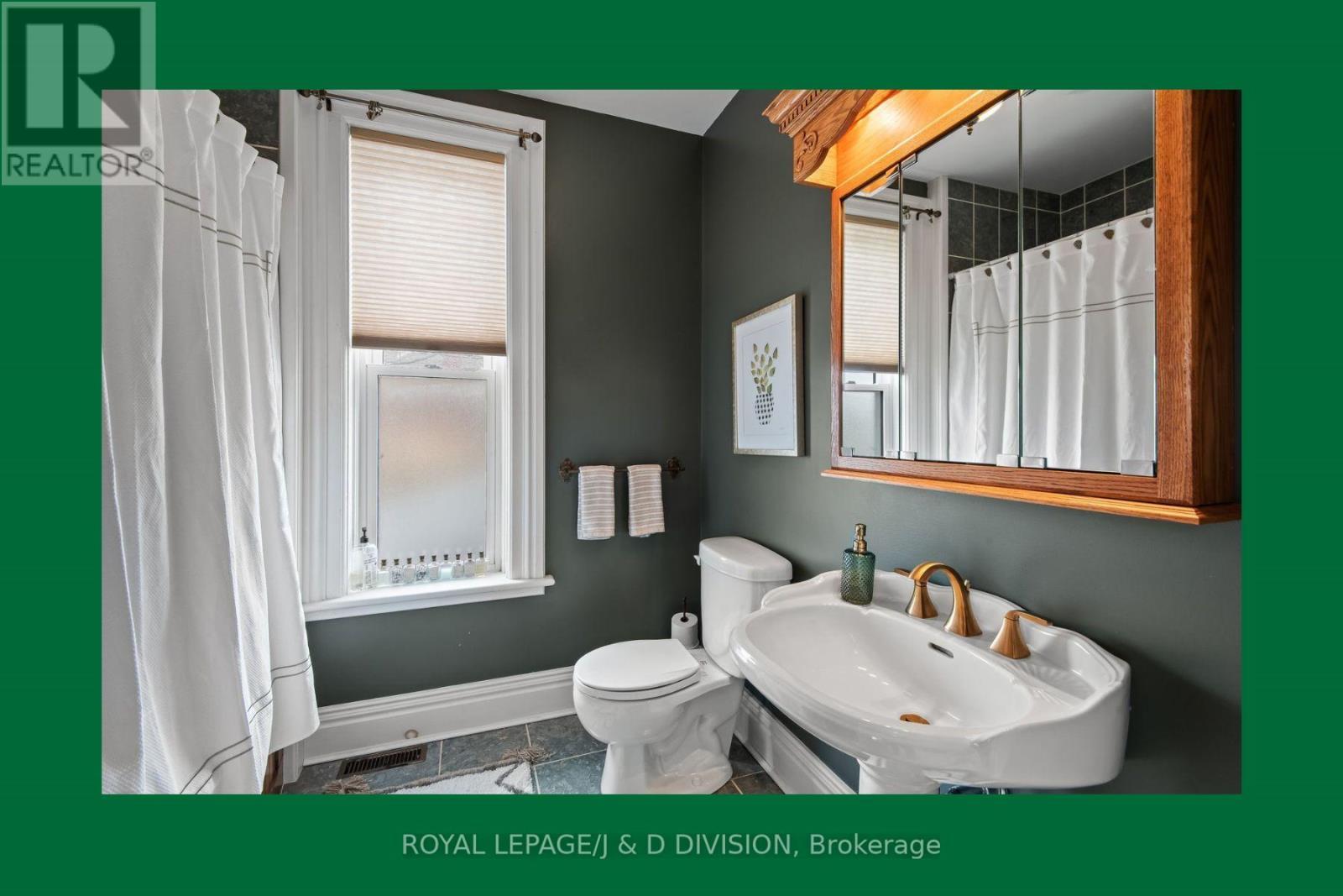 












LAKEFIELD - 16 ALBERT STREET

,
Selwyn,




Ontario
K0L2H0

