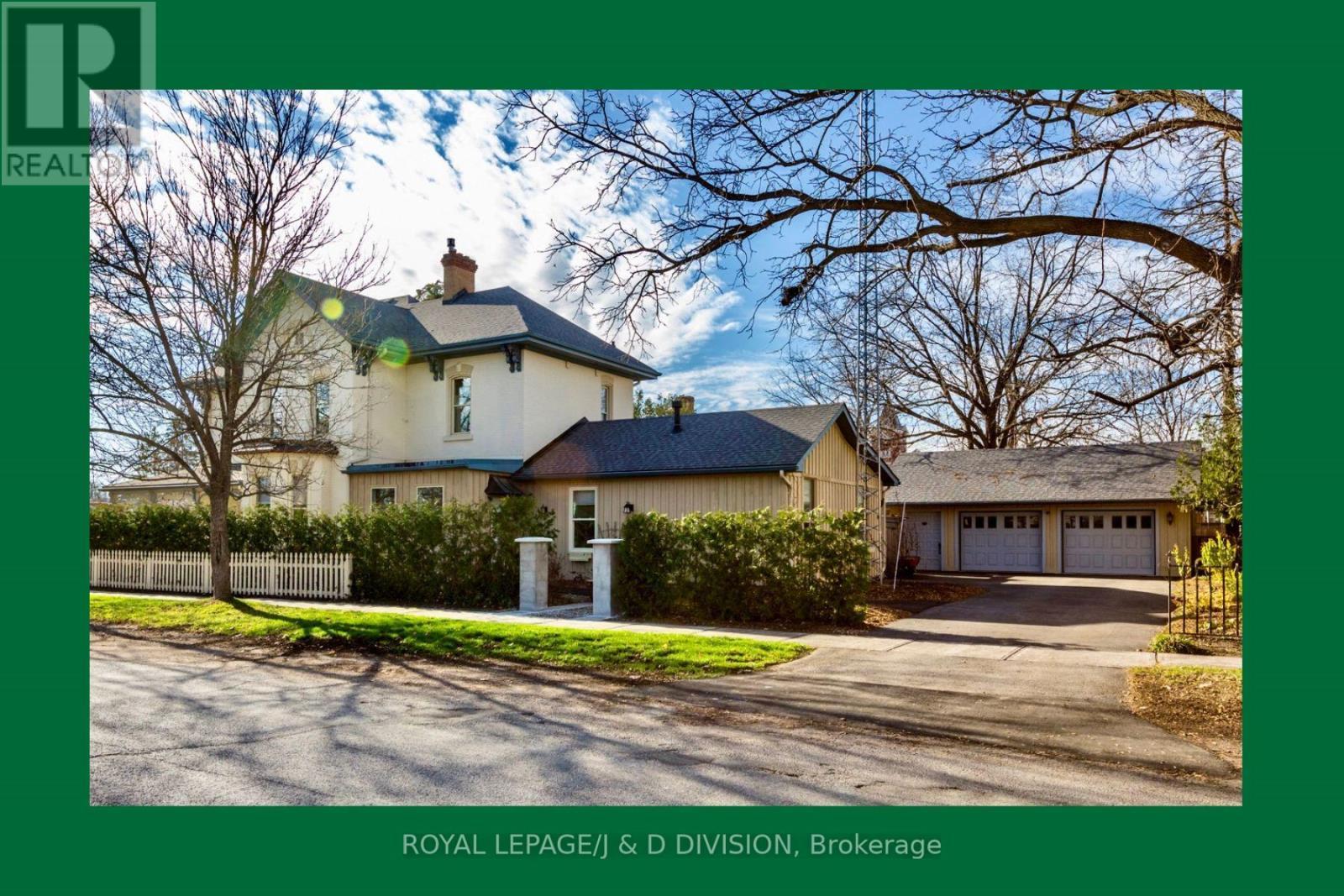 












LAKEFIELD - 16 ALBERT STREET

,
Selwyn,




Ontario
K0L2H0

