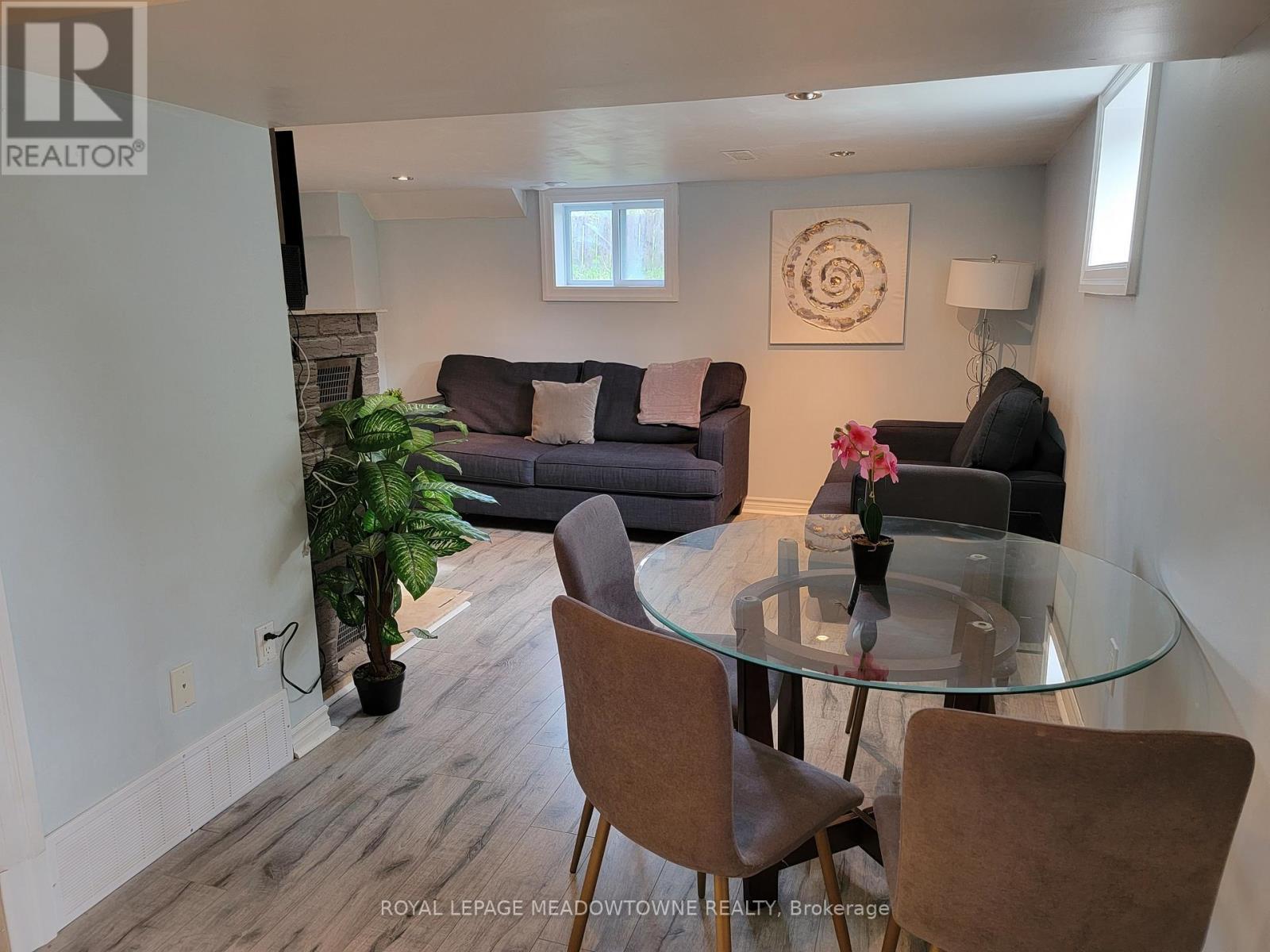 












557 GENEVA STREET

,
St. Catharines,




Ontario
L2N2J1

