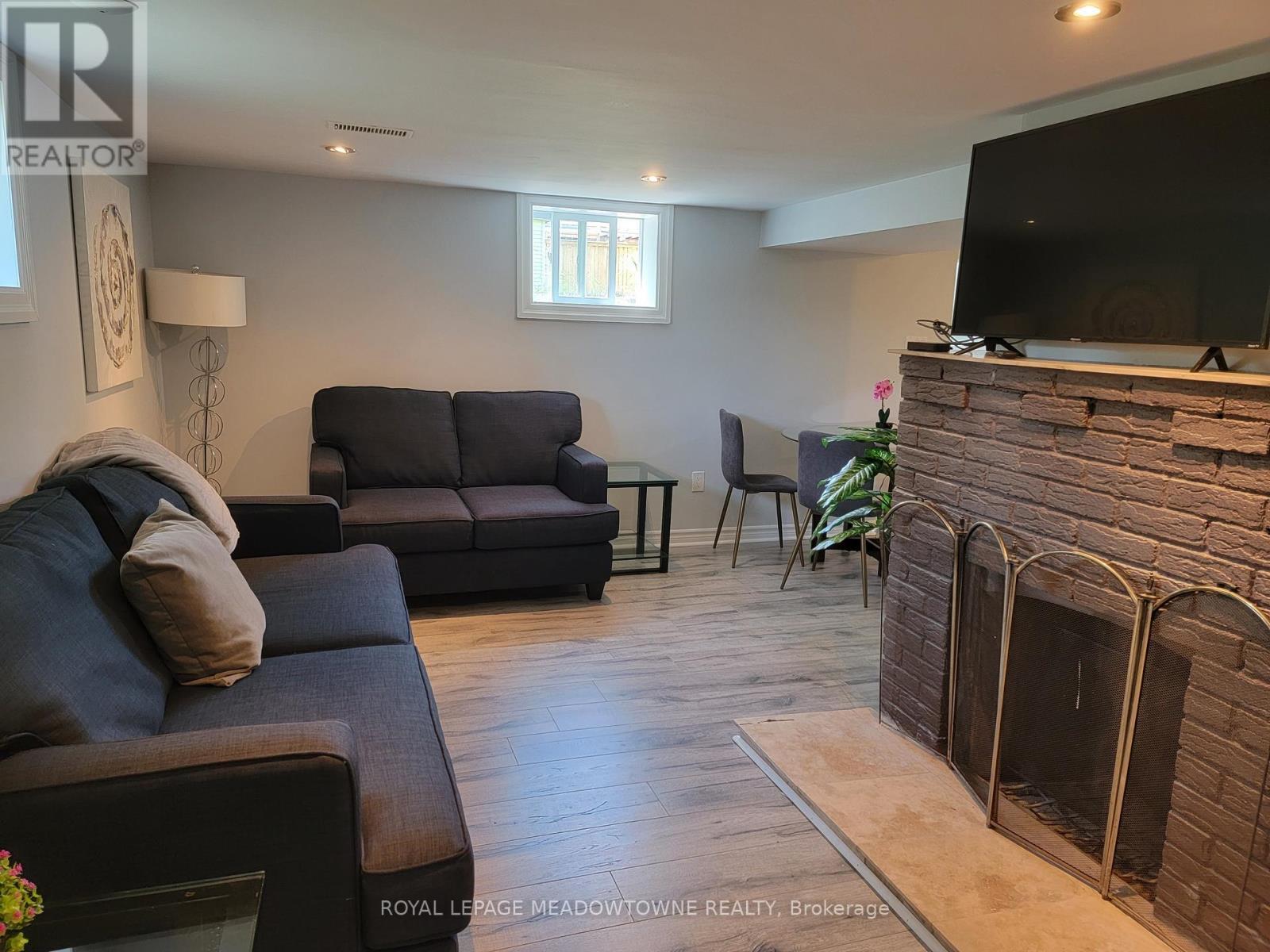 












557 GENEVA STREET

,
St. Catharines,




Ontario
L2N2J1

