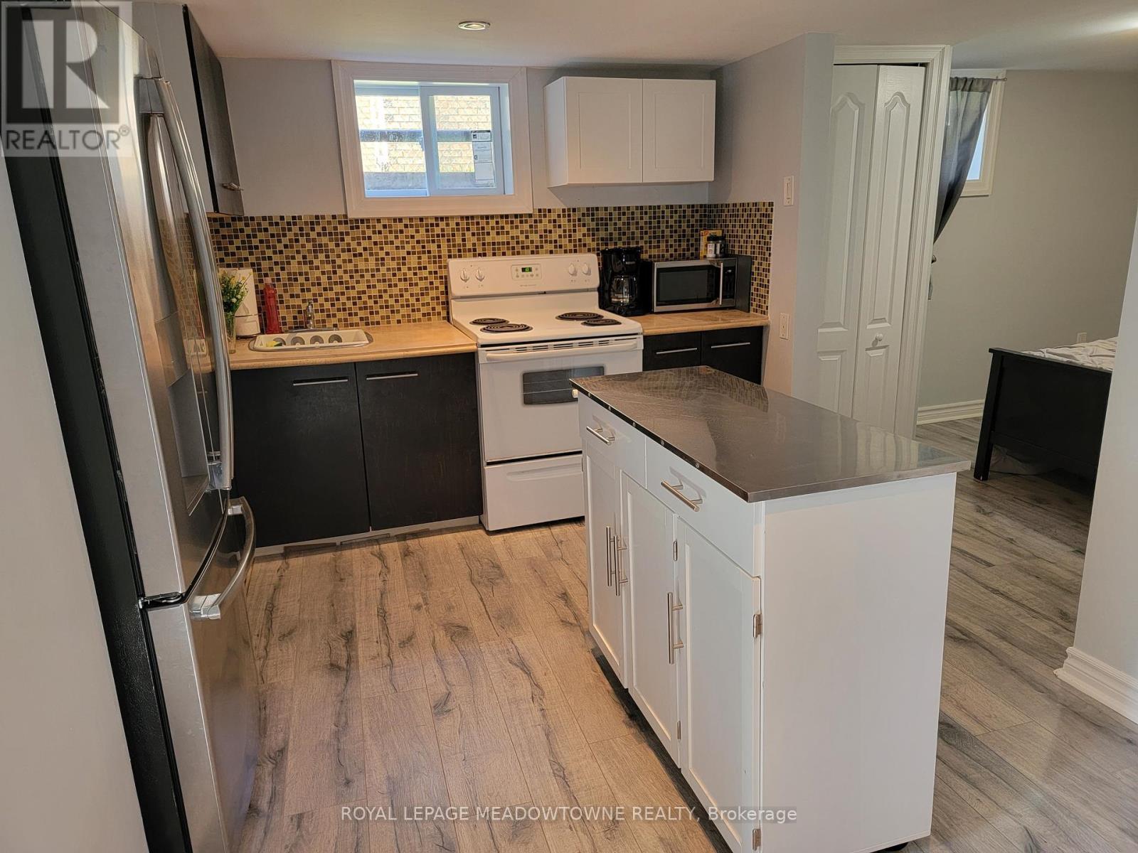 












557 GENEVA STREET

,
St. Catharines,




Ontario
L2N2J1

