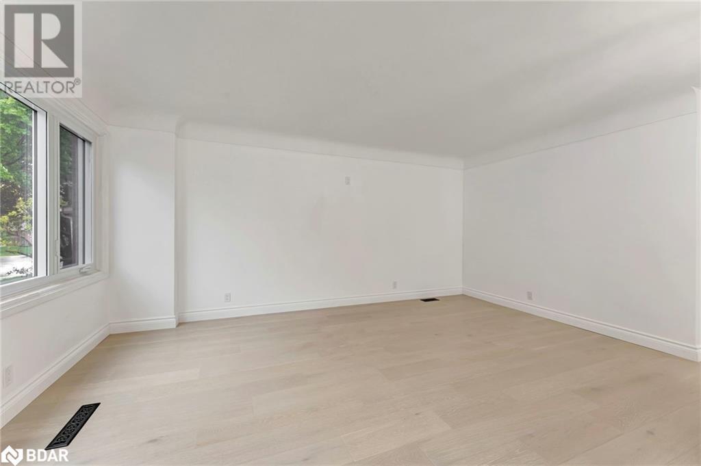 












379 EAST 27TH Street

,
Hamilton,




Ontario
L8V3H1

