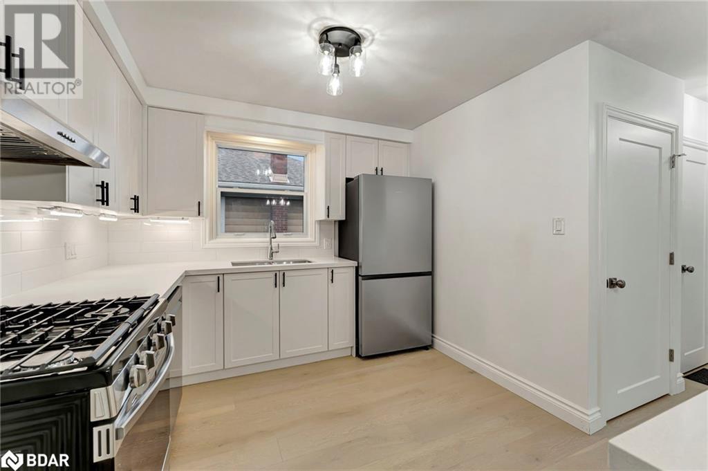 












379 EAST 27TH Street

,
Hamilton,




Ontario
L8V3H1

