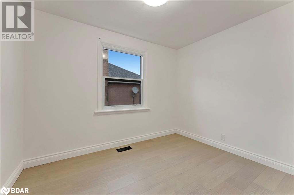 












379 EAST 27TH Street

,
Hamilton,




Ontario
L8V3H1

