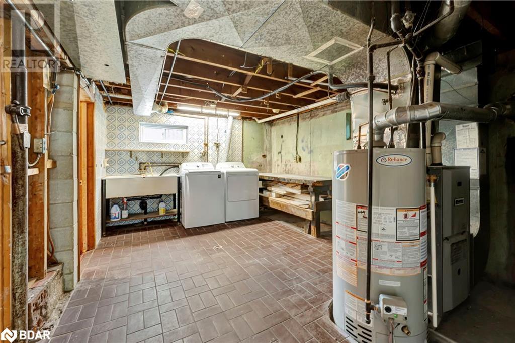 












379 EAST 27TH Street

,
Hamilton,




Ontario
L8V3H1

