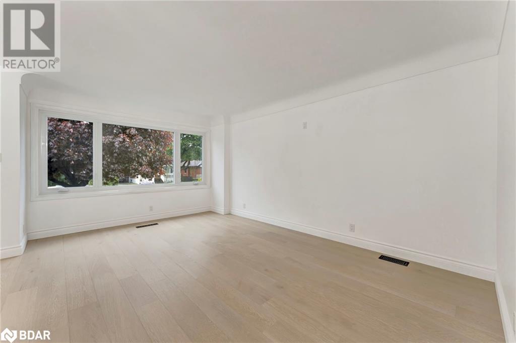 












379 EAST 27TH Street

,
Hamilton,




Ontario
L8V3H1

