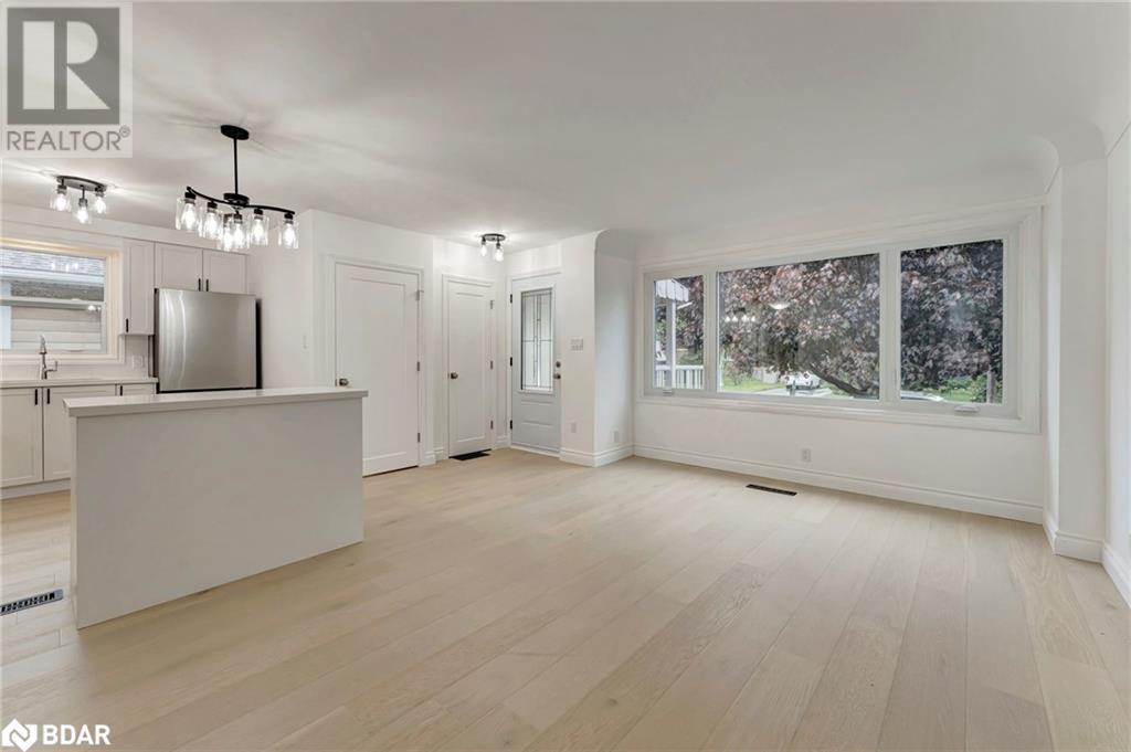 












379 EAST 27TH Street

,
Hamilton,




Ontario
L8V3H1


