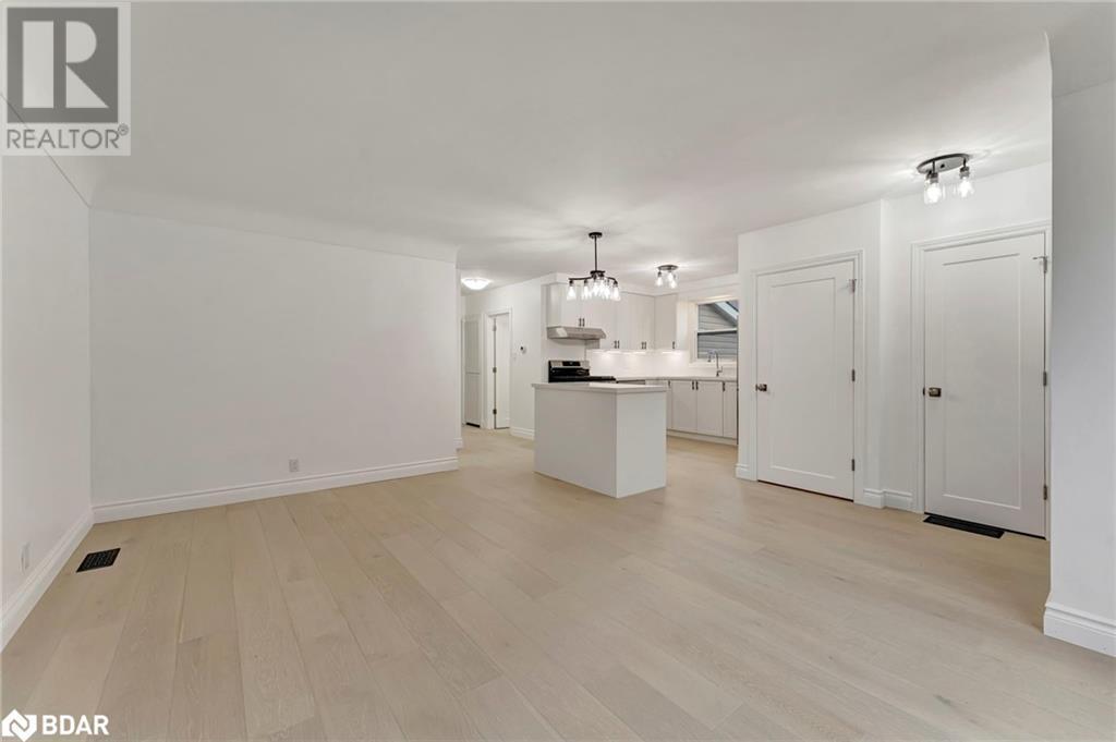 












379 EAST 27TH Street

,
Hamilton,




Ontario
L8V3H1

