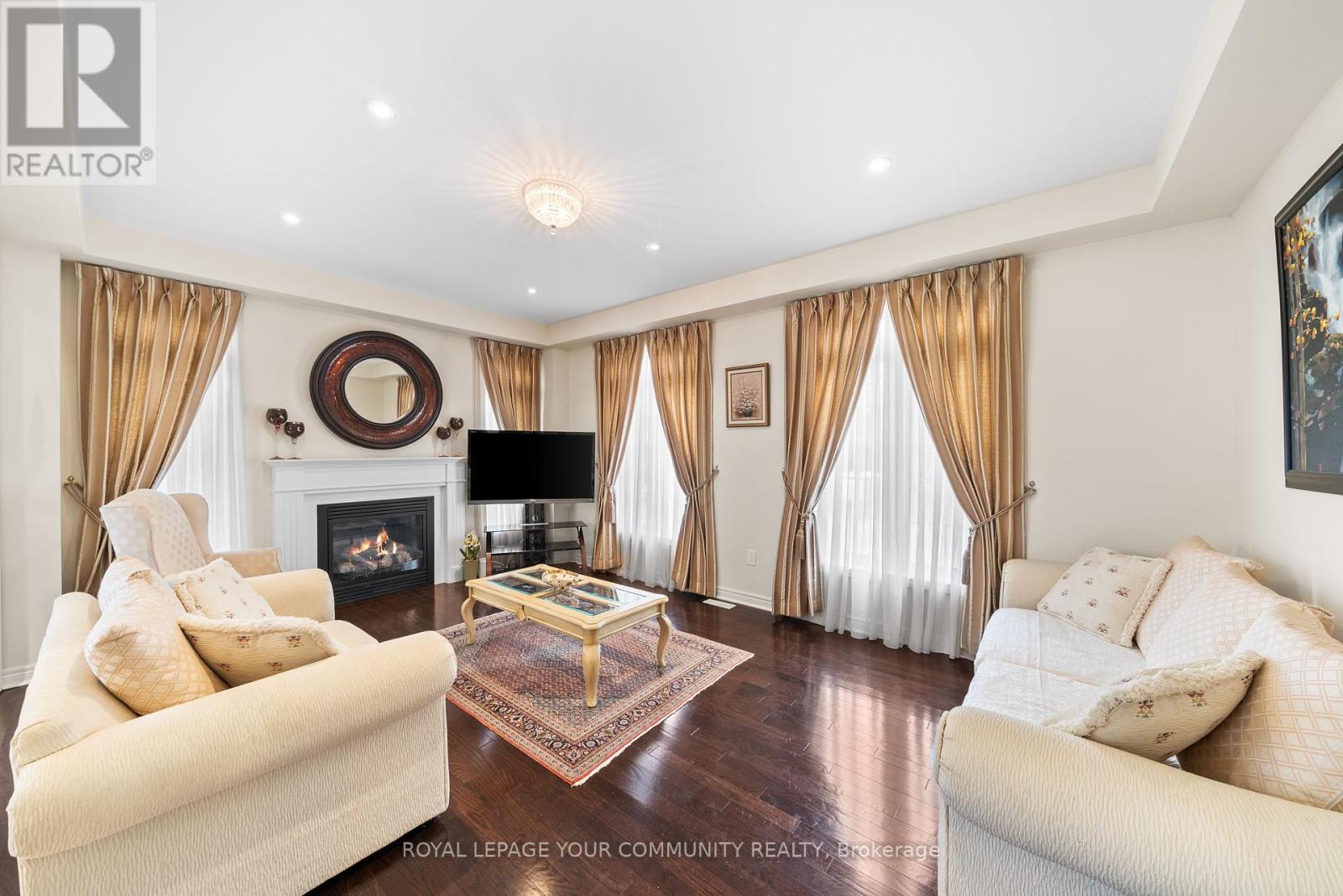












108 HEADWATER CRESCENT

,
Richmond Hill,




Ontario
L4E0T2

