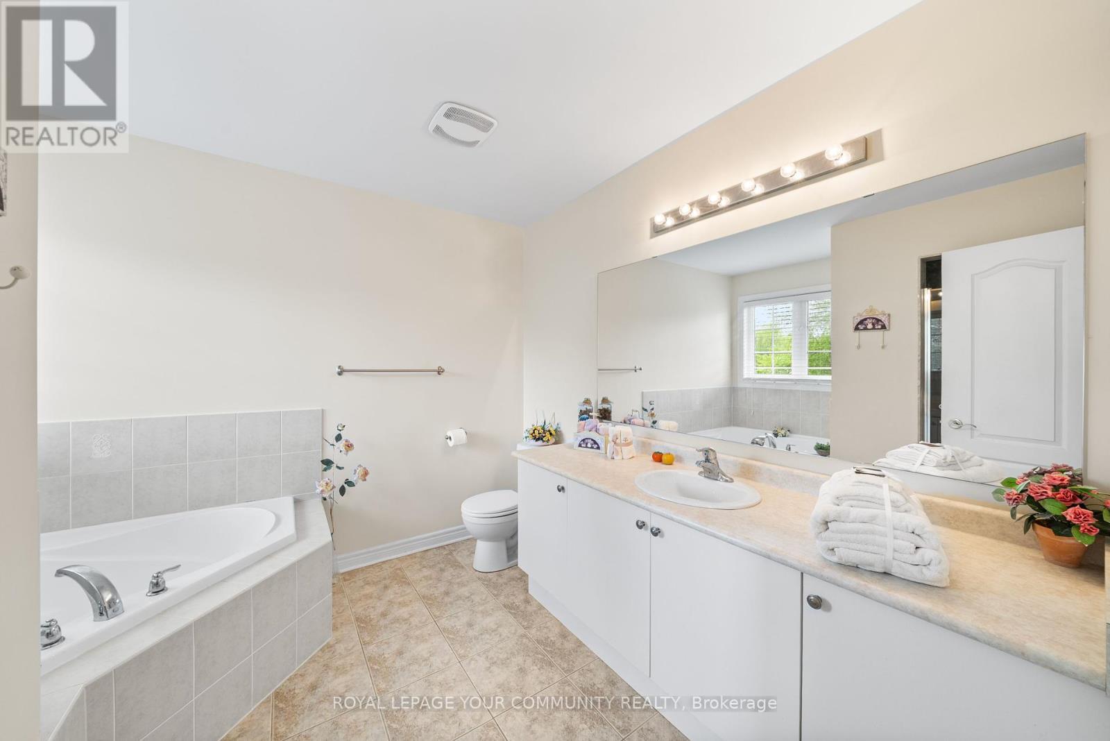 












108 HEADWATER CRESCENT

,
Richmond Hill,




Ontario
L4E0T2

