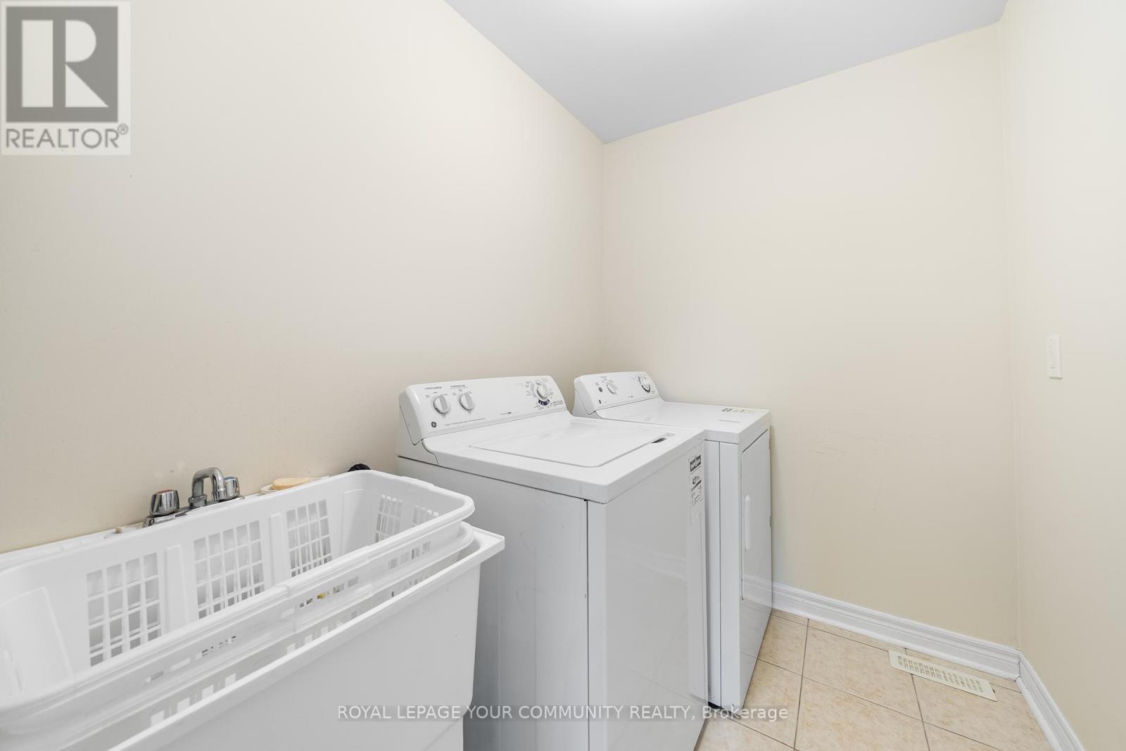 












108 HEADWATER CRESCENT

,
Richmond Hill,




Ontario
L4E0T2

