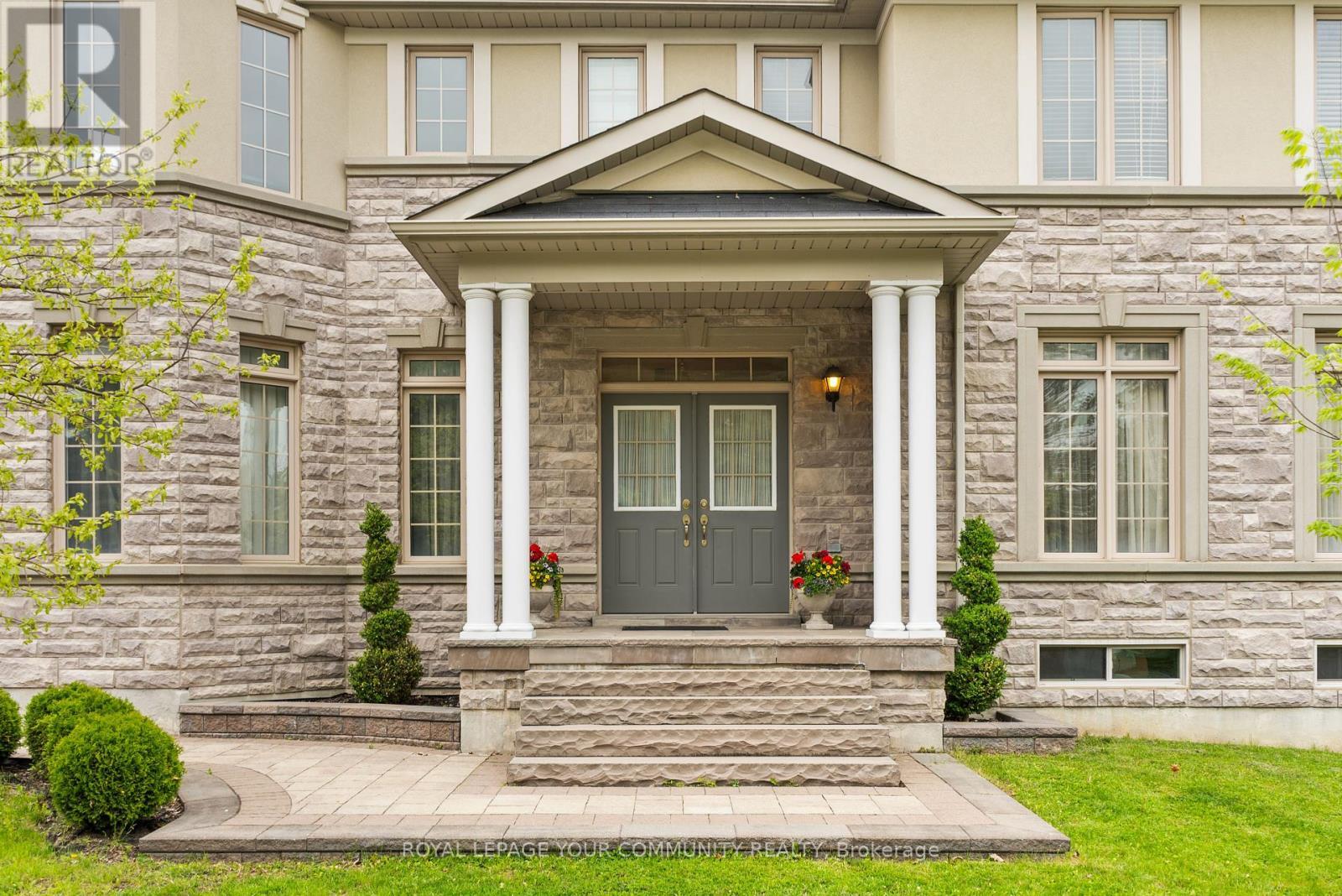












108 HEADWATER CRESCENT

,
Richmond Hill,




Ontario
L4E0T2

