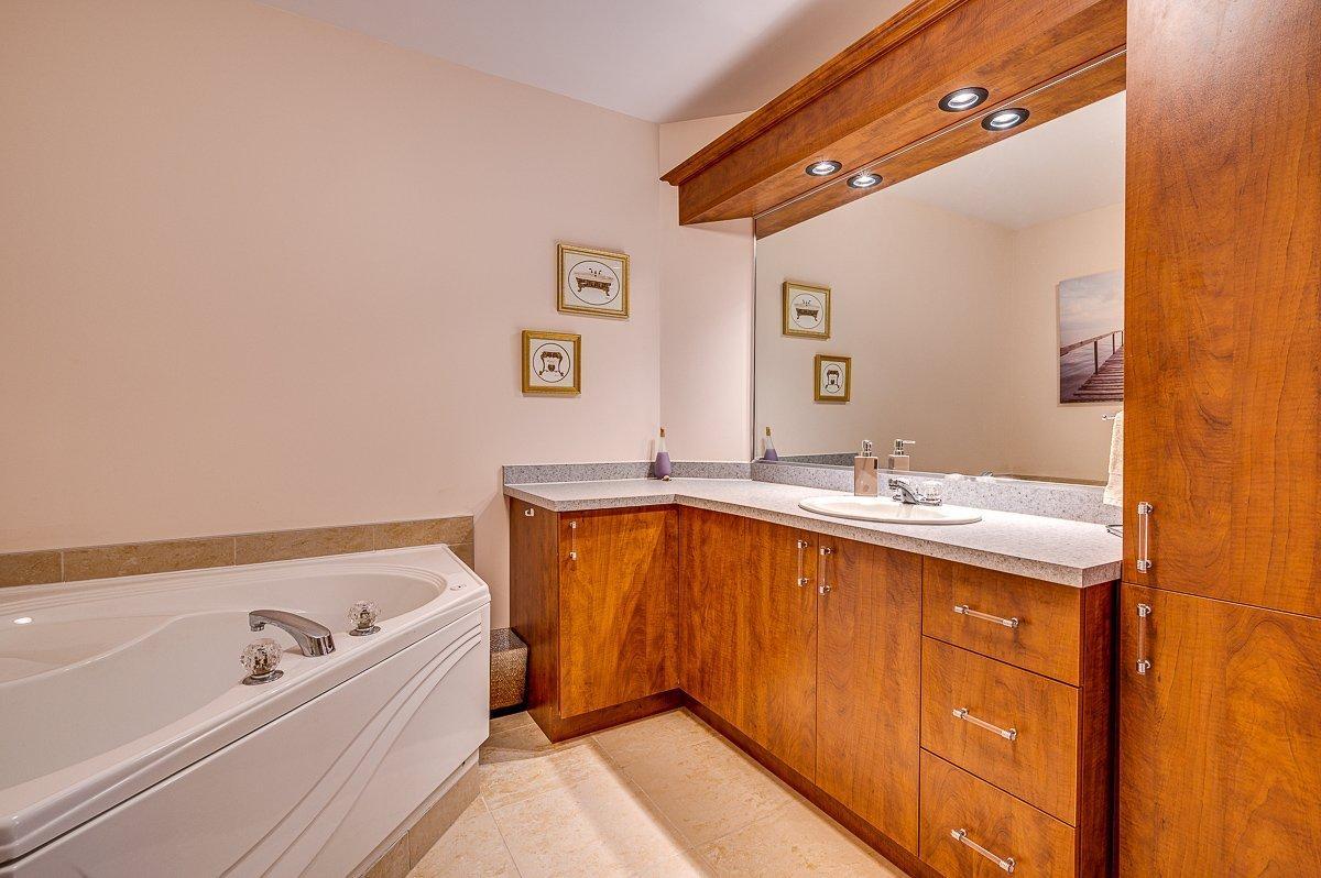 









100


Ch. du Tour-du-Lac

, 5,
Sainte-Agathe-des-Monts,




QC
J8C1B1

