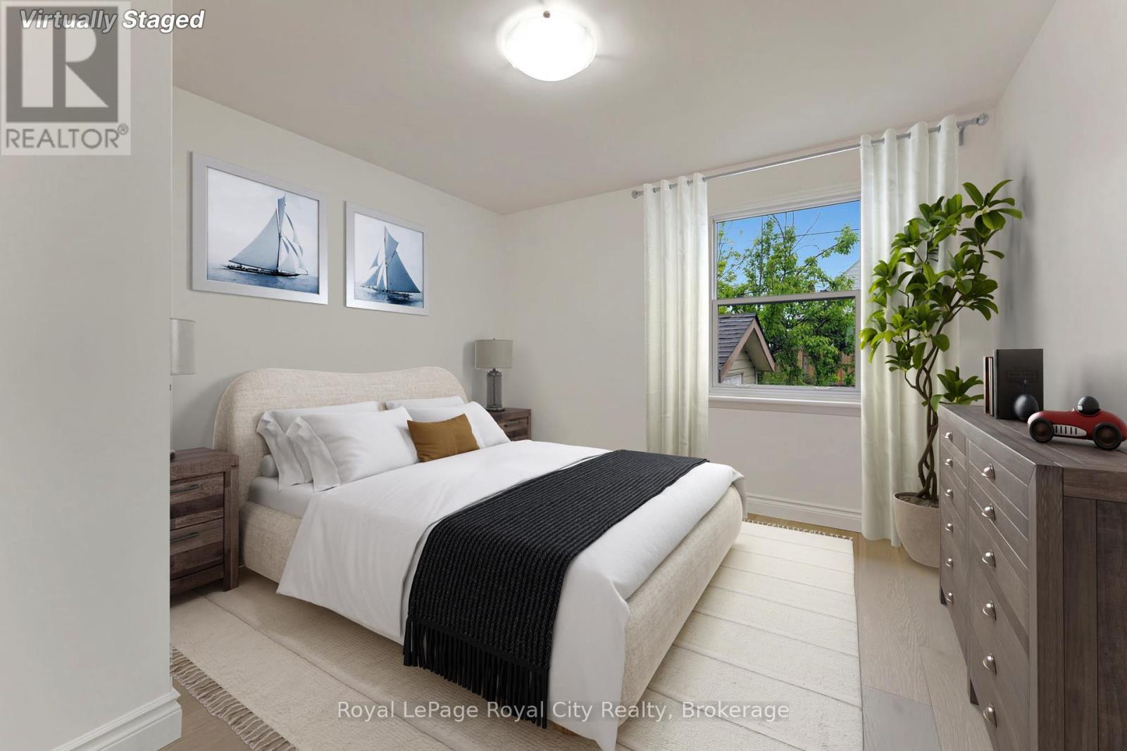












379 EAST 27TH STREET

,
Hamilton (Burkholme),




Ontario
L8V3H1

