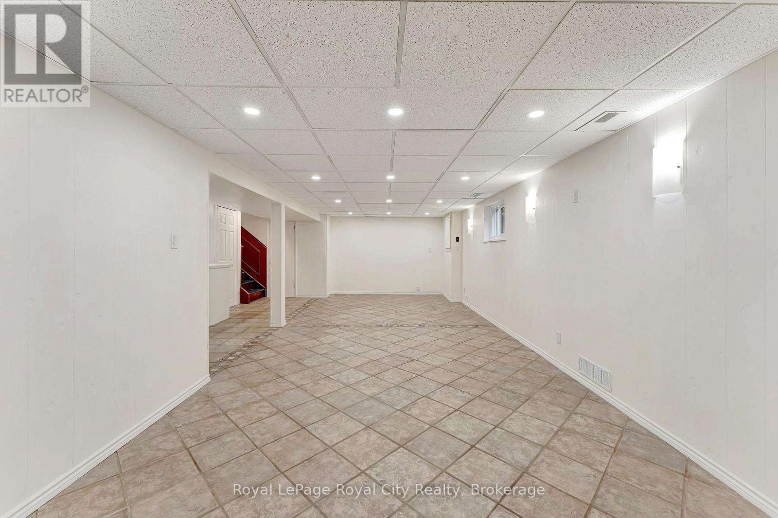 












379 EAST 27TH STREET

,
Hamilton (Burkholme),




Ontario
L8V3H1

