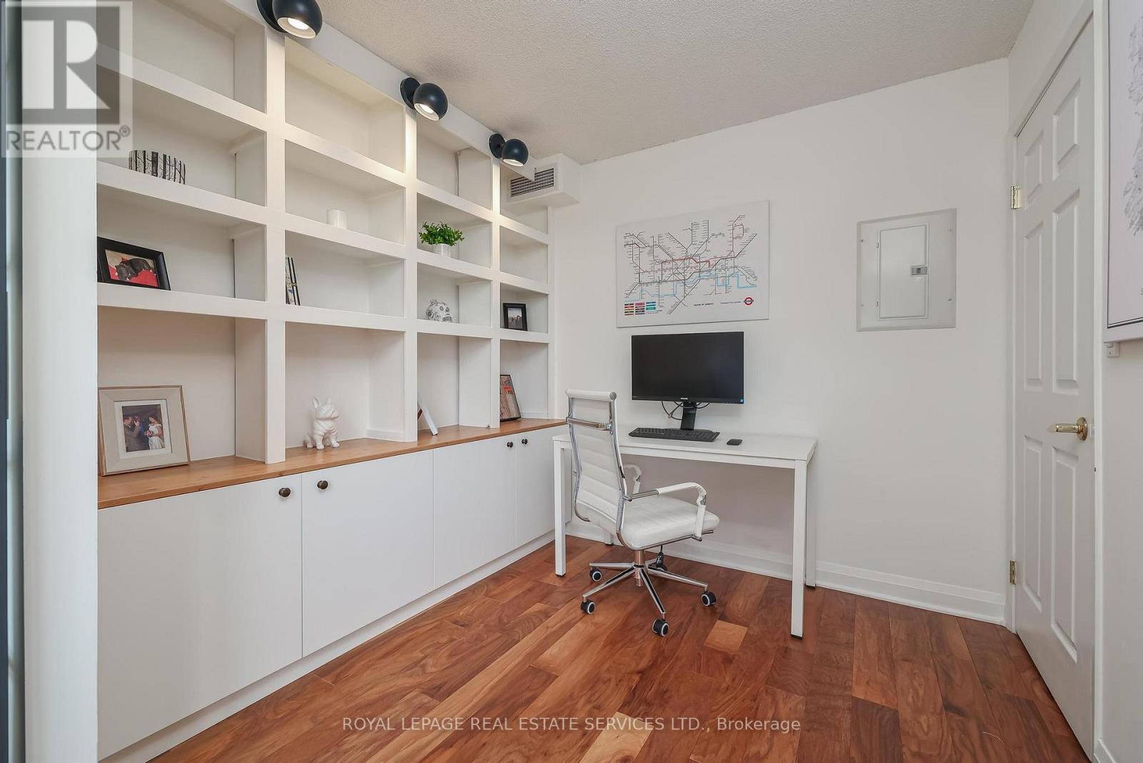 












1106 - 18 MERTON STREET

,
Toronto,




Ontario
M4S3G9

