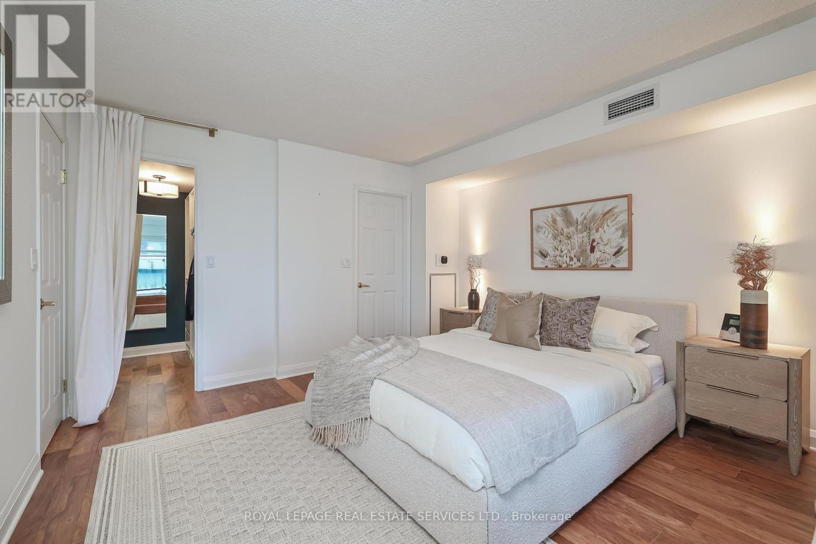 












1106 - 18 MERTON STREET

,
Toronto,




Ontario
M4S3G9


