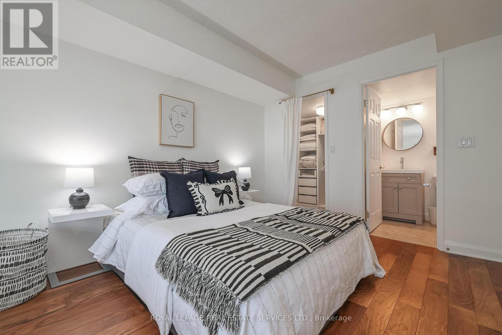 












1106 - 18 MERTON STREET

,
Toronto,




Ontario
M4S3G9


