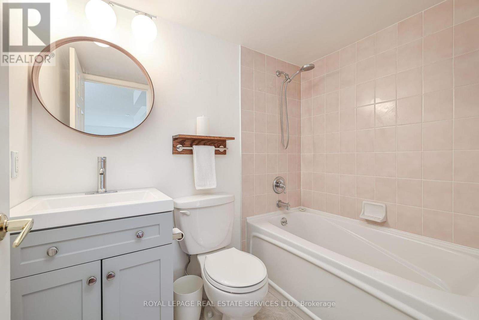 












1106 - 18 MERTON STREET

,
Toronto,




Ontario
M4S3G9

