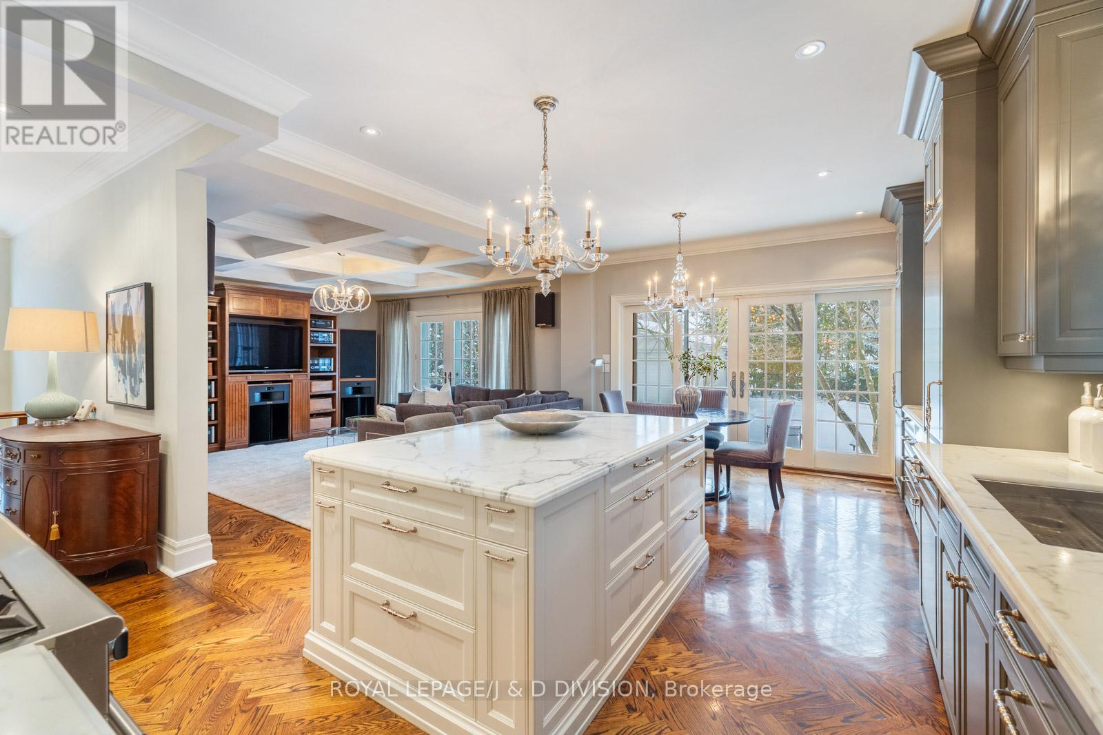 












118 STRATHALLAN BOULEVARD

,
Toronto,




Ontario
M5N1S7

