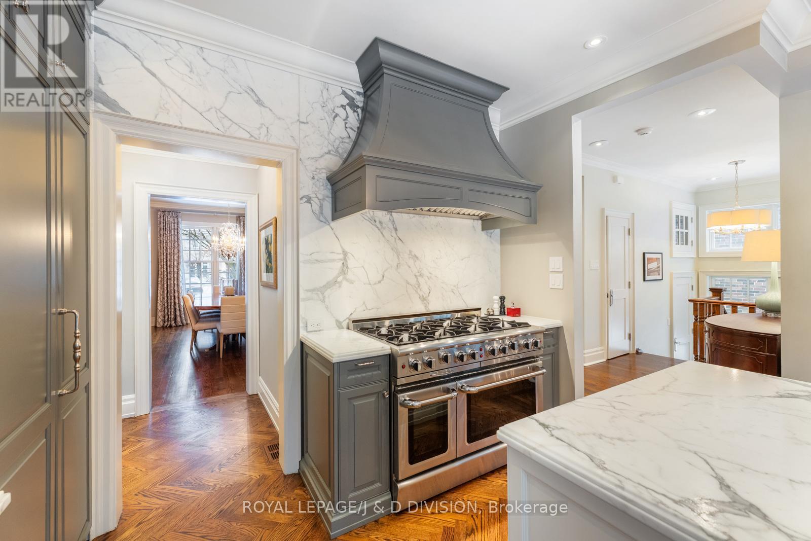 












118 STRATHALLAN BOULEVARD

,
Toronto,




Ontario
M5N1S7

