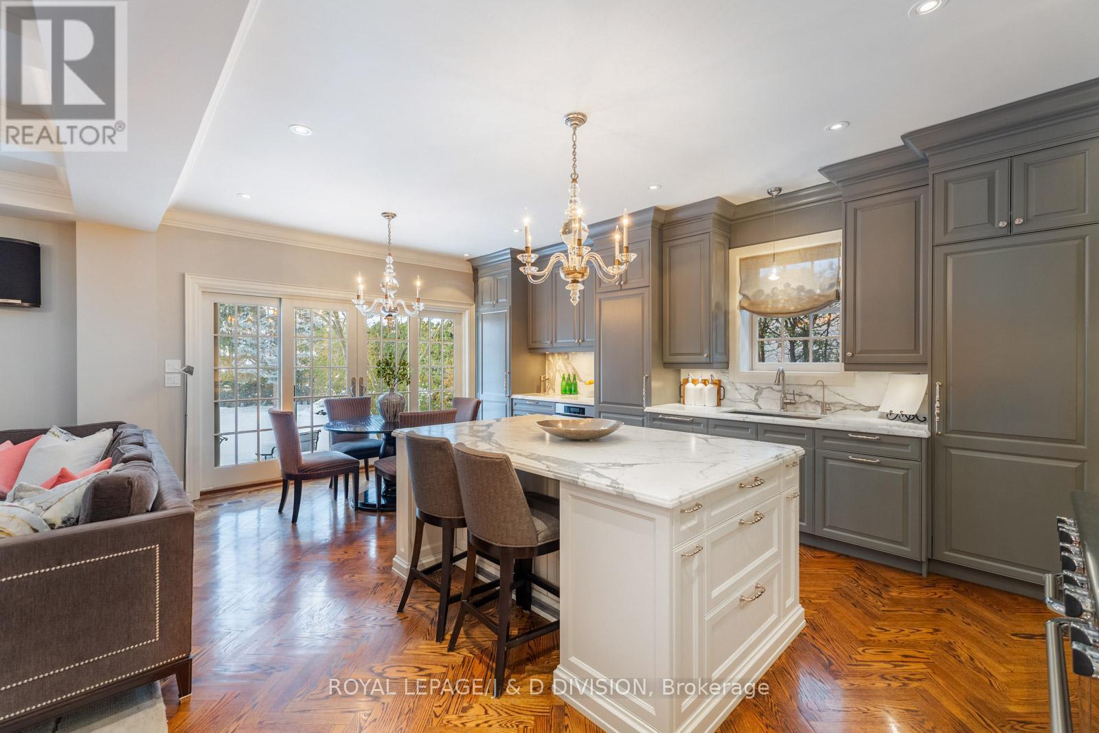 












118 STRATHALLAN BOULEVARD

,
Toronto,




Ontario
M5N1S7

