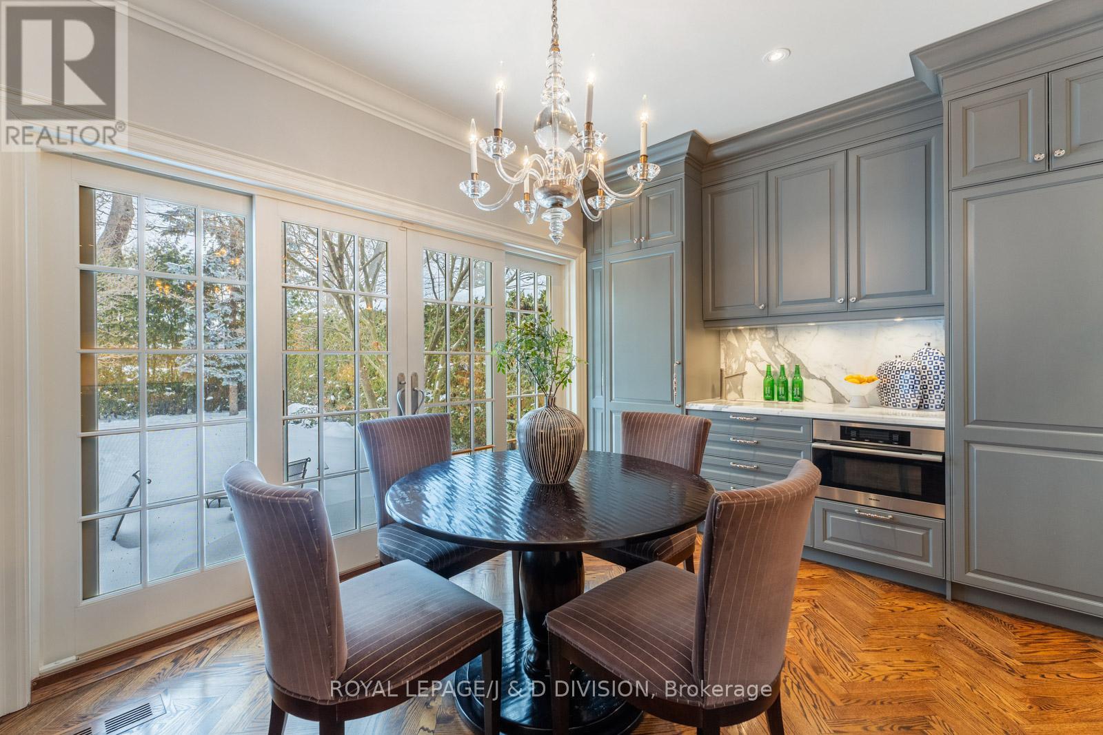 












118 STRATHALLAN BOULEVARD

,
Toronto,




Ontario
M5N1S7

