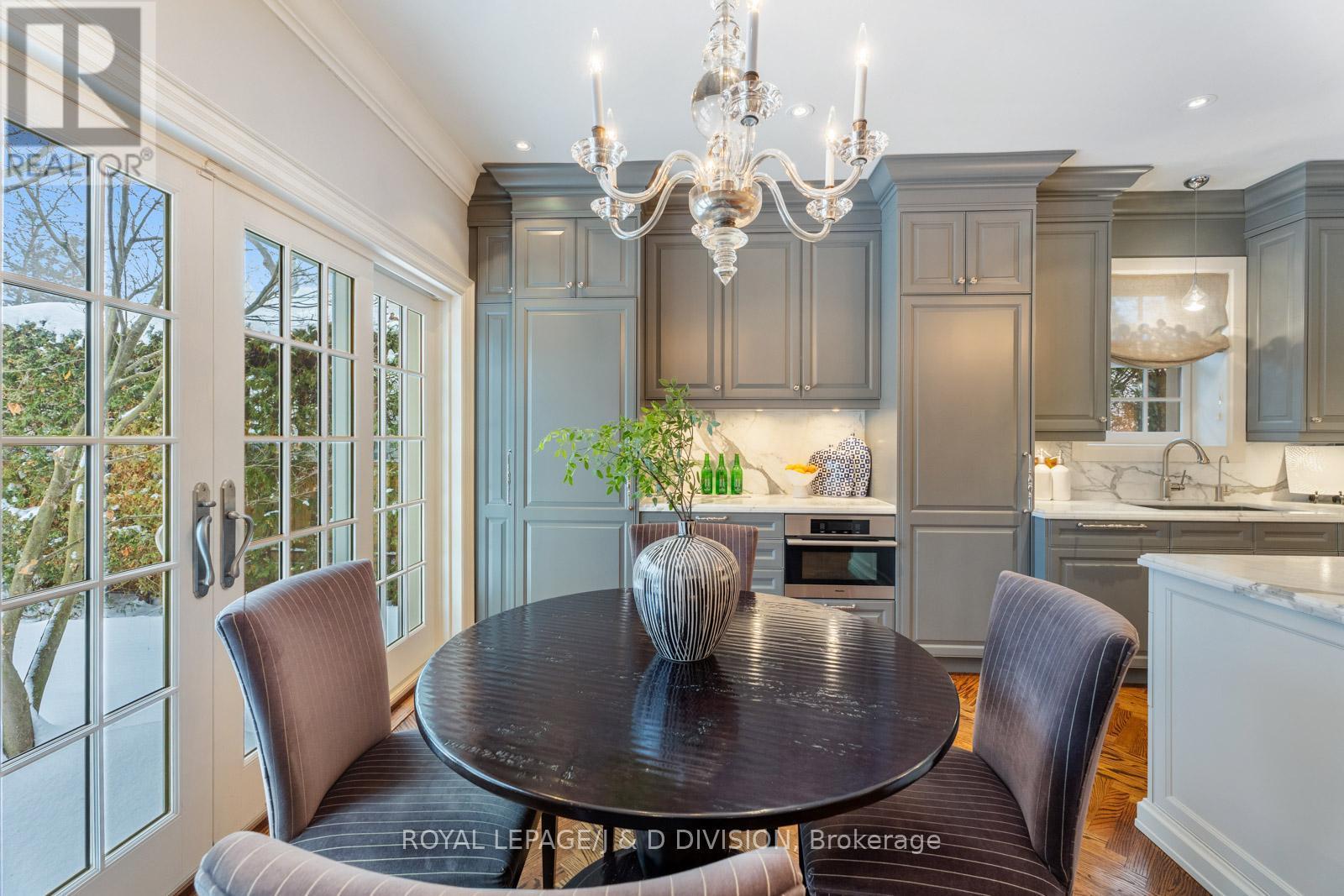 












118 STRATHALLAN BOULEVARD

,
Toronto,




Ontario
M5N1S7

