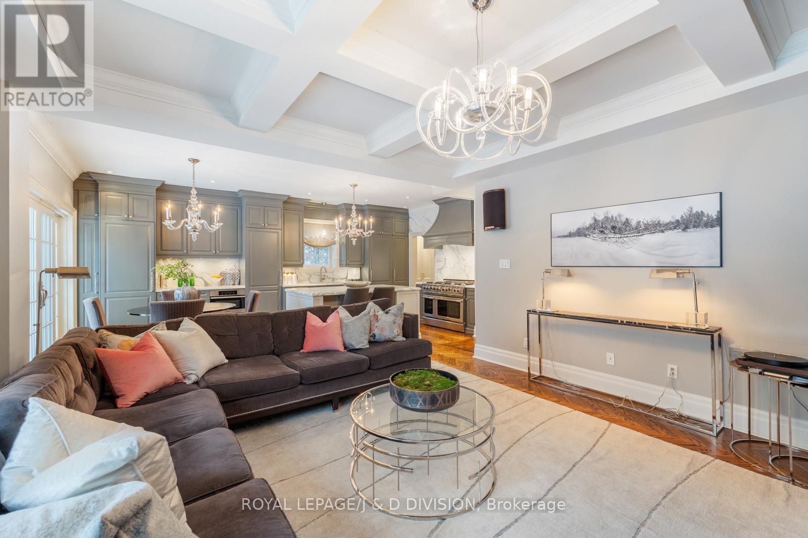 












118 STRATHALLAN BOULEVARD

,
Toronto,




Ontario
M5N1S7

