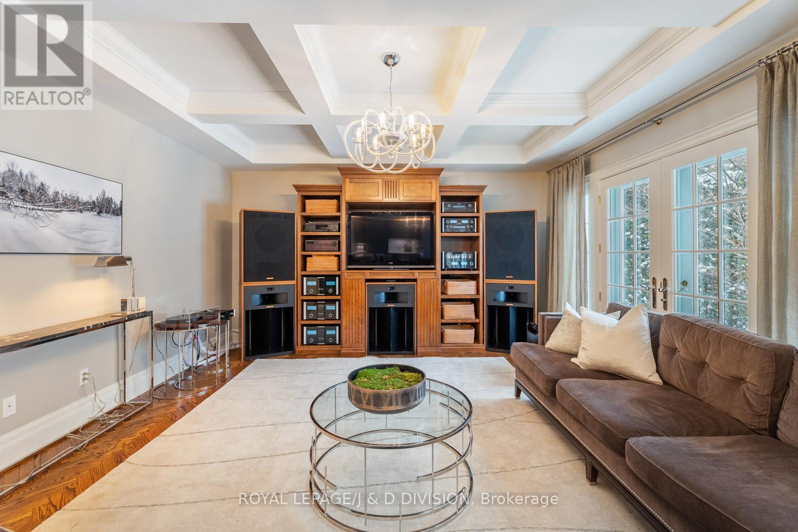 












118 STRATHALLAN BOULEVARD

,
Toronto,




Ontario
M5N1S7

