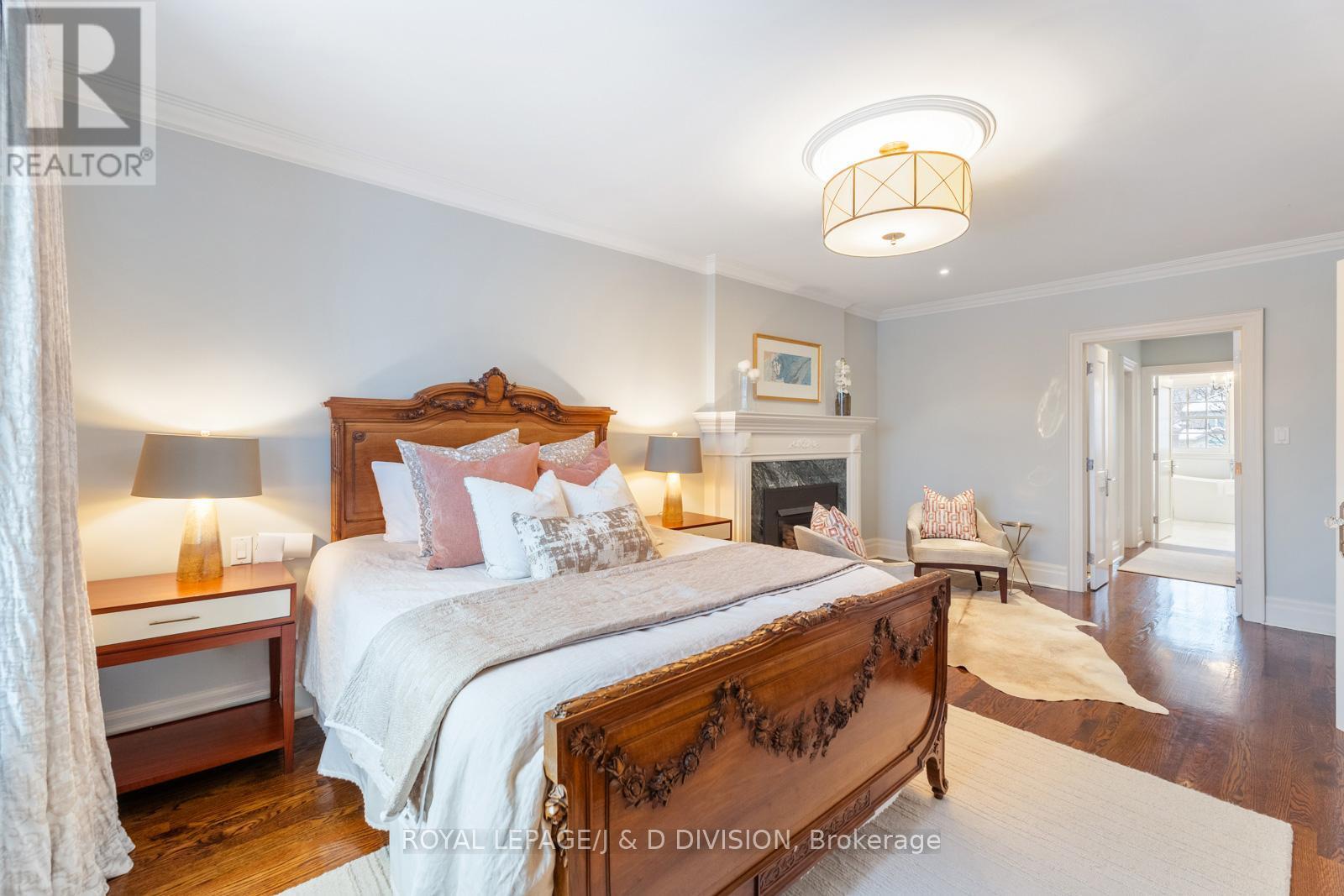 












118 STRATHALLAN BOULEVARD

,
Toronto,




Ontario
M5N1S7

