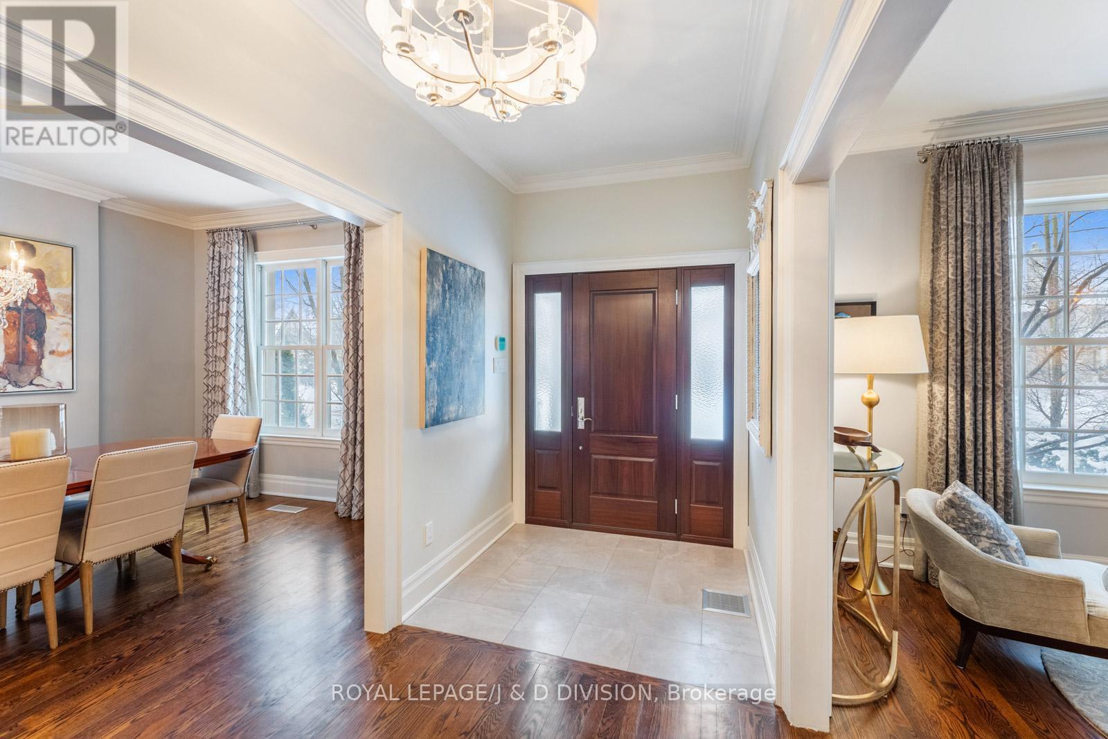 












118 STRATHALLAN BOULEVARD

,
Toronto,




Ontario
M5N1S7

