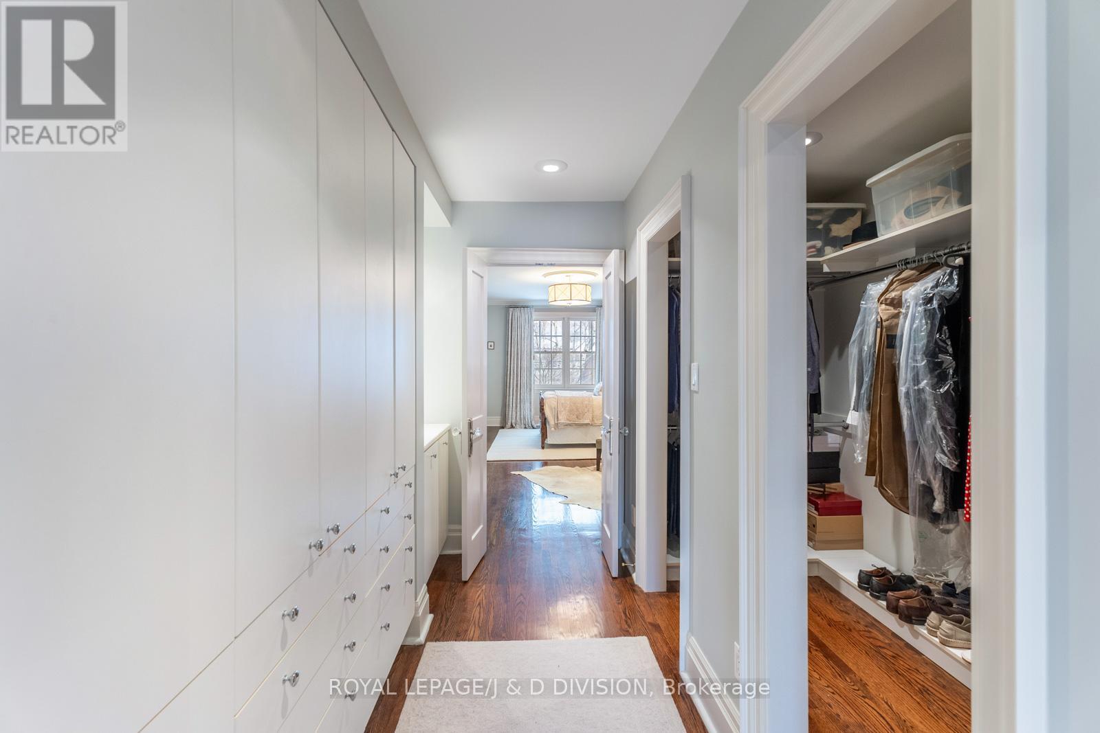 












118 STRATHALLAN BOULEVARD

,
Toronto,




Ontario
M5N1S7

