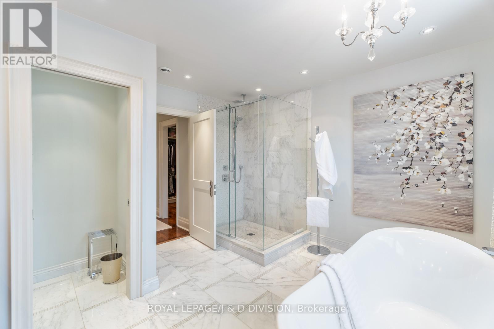 












118 STRATHALLAN BOULEVARD

,
Toronto,




Ontario
M5N1S7

