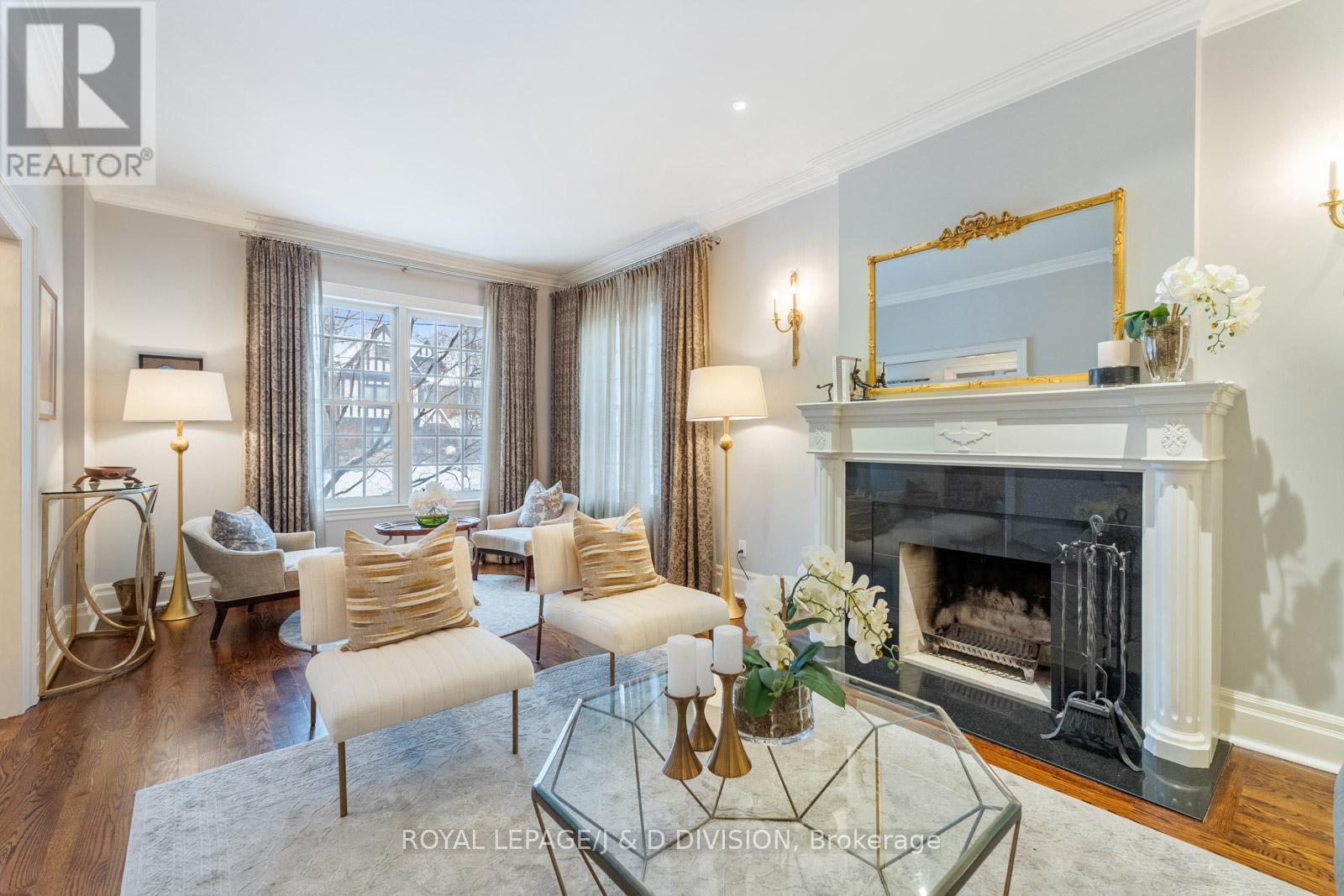 












118 STRATHALLAN BOULEVARD

,
Toronto,




Ontario
M5N1S7

