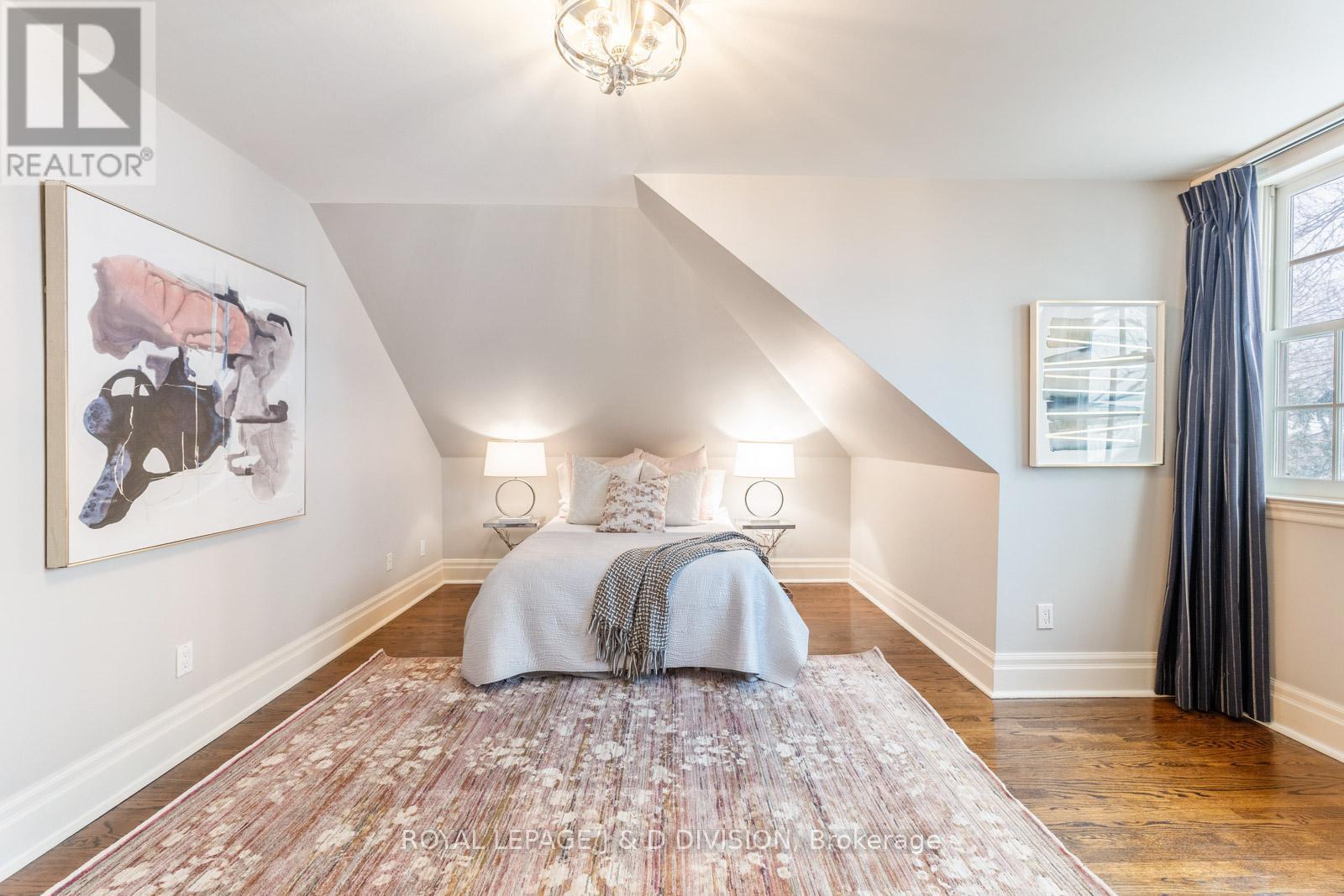 












118 STRATHALLAN BOULEVARD

,
Toronto,




Ontario
M5N1S7

