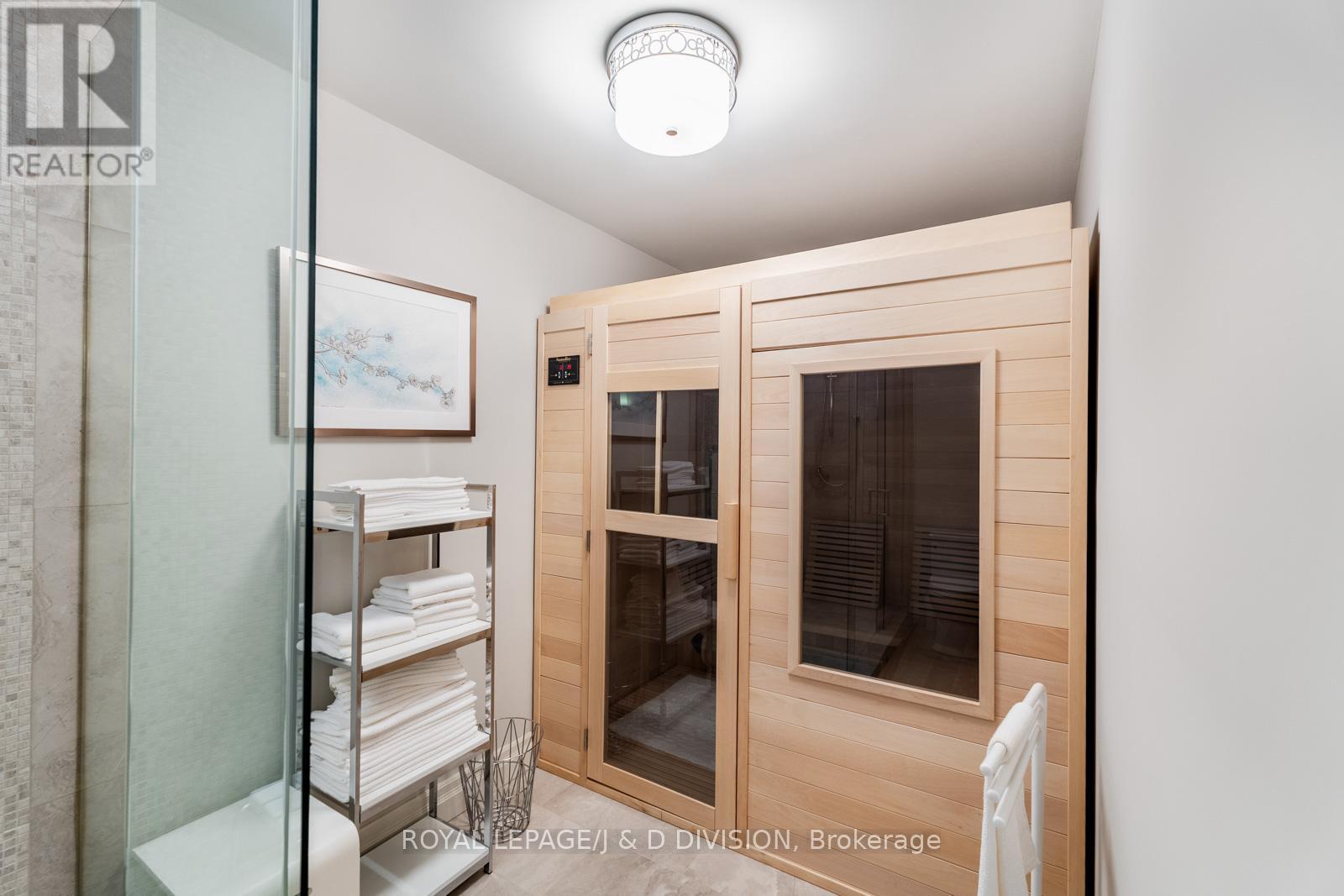












118 STRATHALLAN BOULEVARD

,
Toronto,




Ontario
M5N1S7

