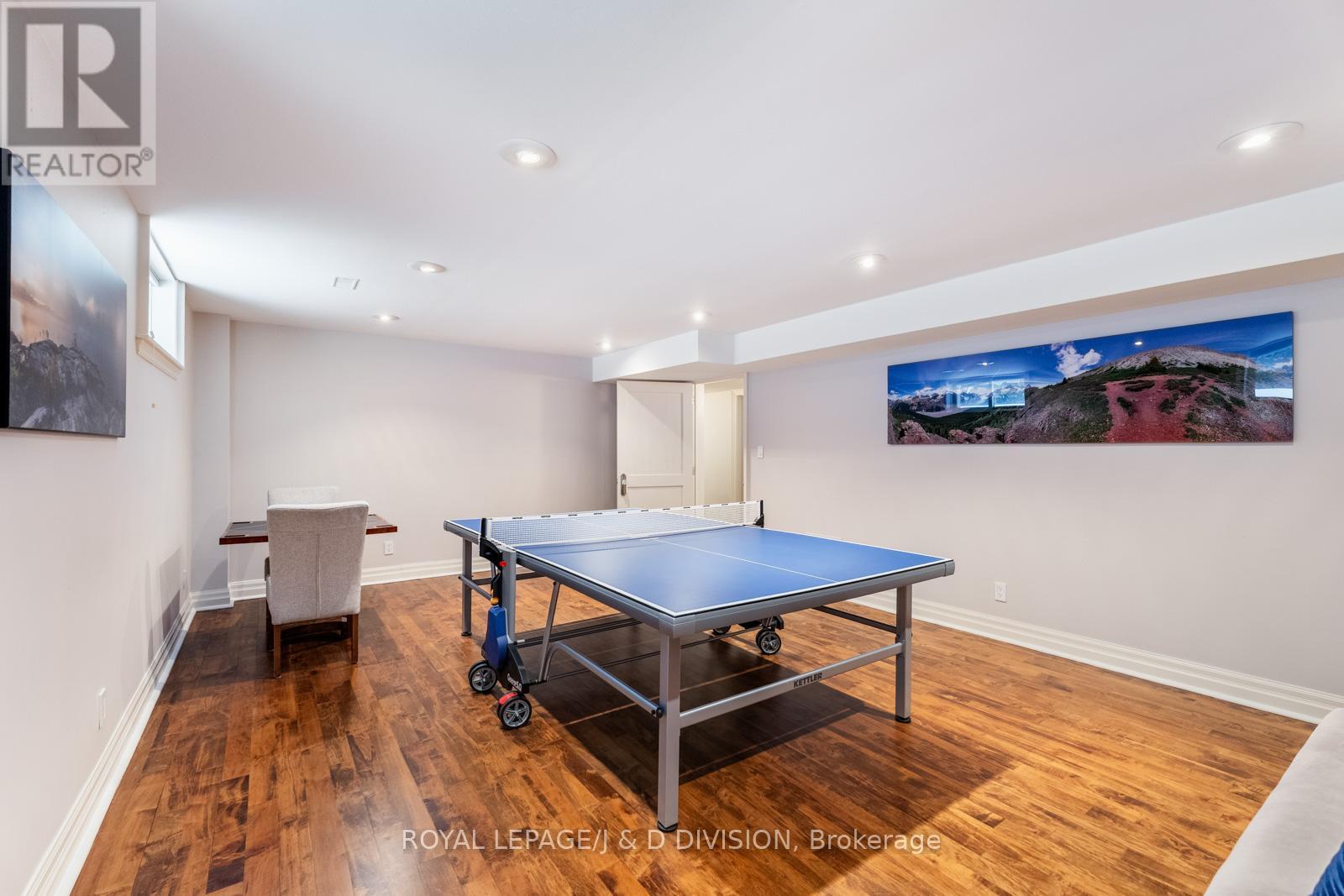












118 STRATHALLAN BOULEVARD

,
Toronto,




Ontario
M5N1S7


