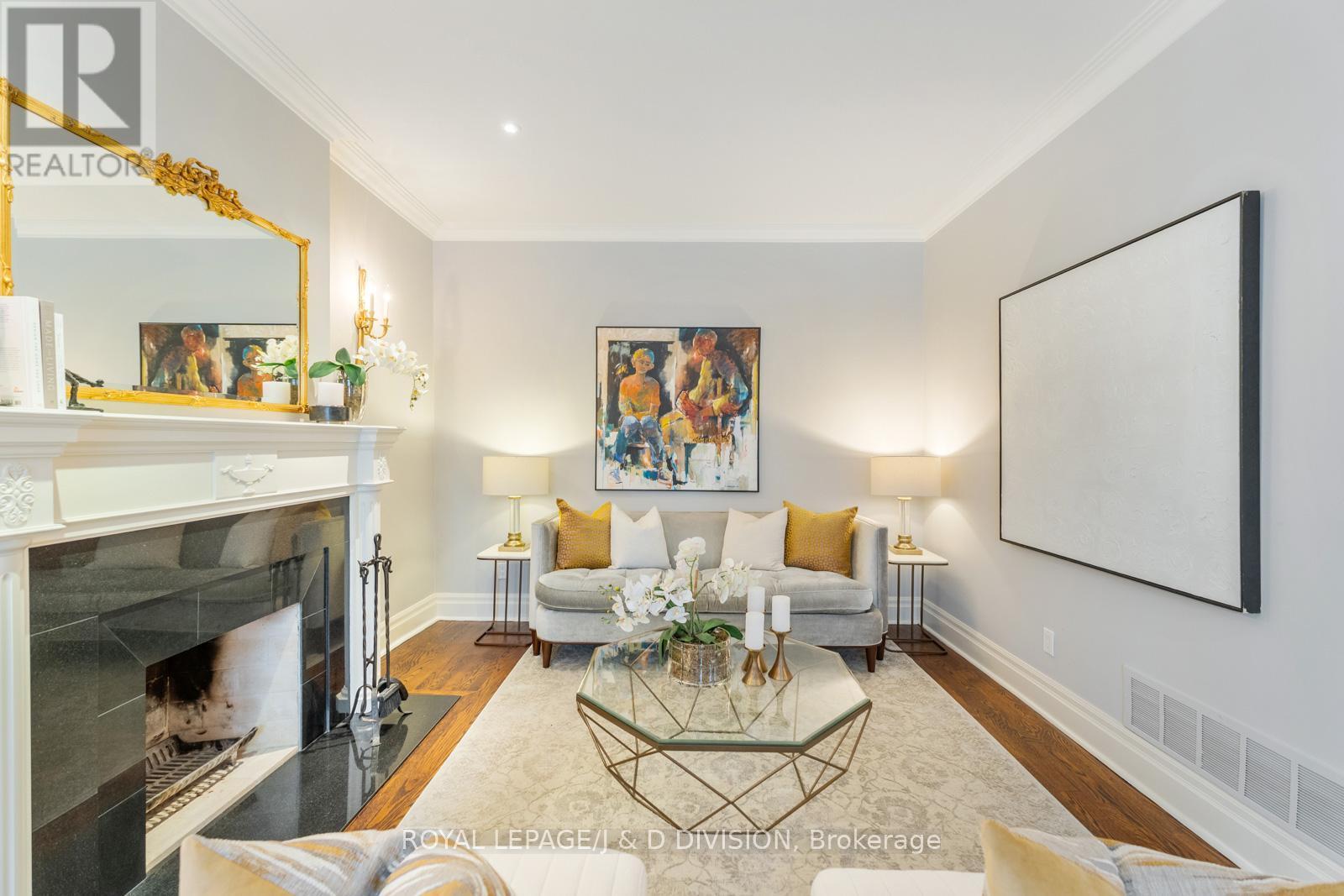 












118 STRATHALLAN BOULEVARD

,
Toronto,




Ontario
M5N1S7

