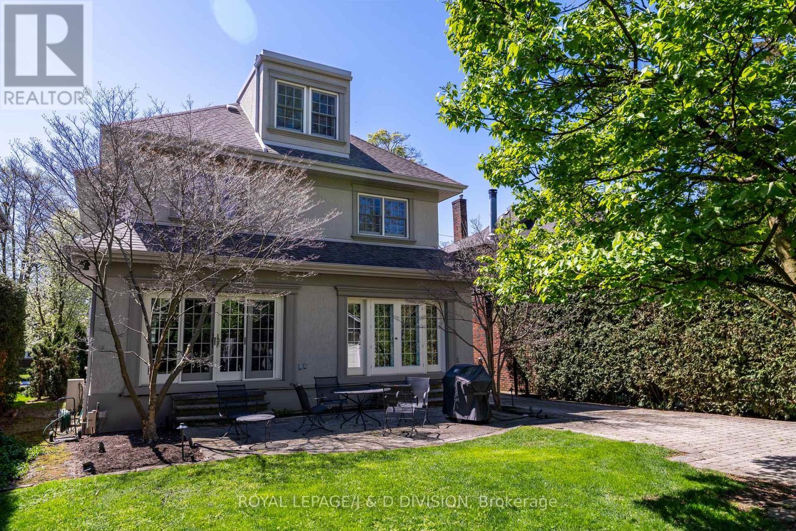 












118 STRATHALLAN BOULEVARD

,
Toronto,




Ontario
M5N1S7

