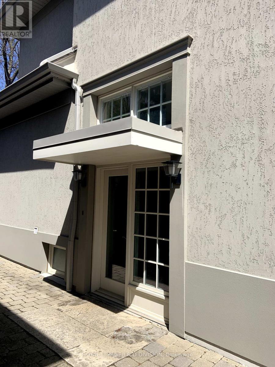 












118 STRATHALLAN BOULEVARD

,
Toronto,




Ontario
M5N1S7

