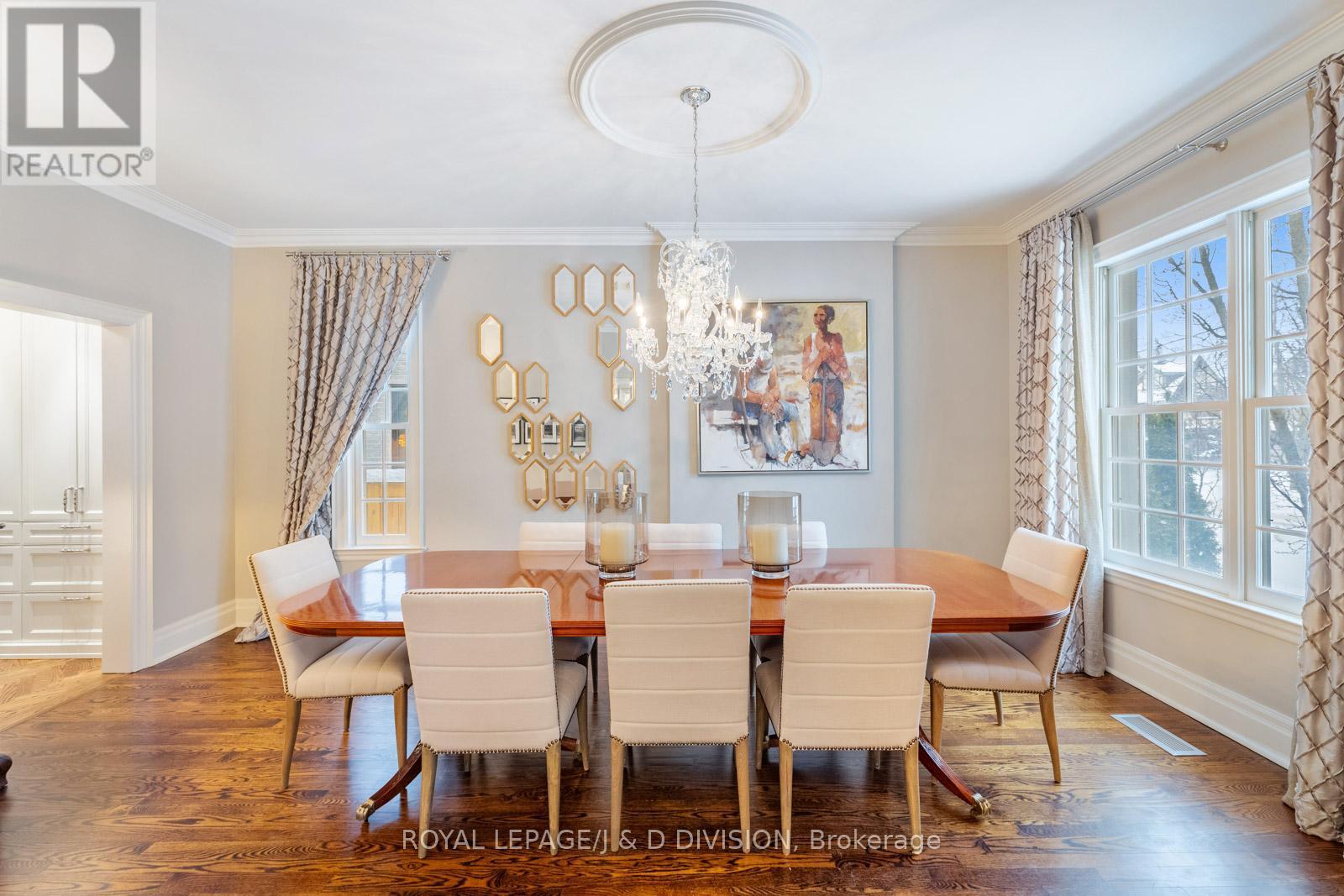 












118 STRATHALLAN BOULEVARD

,
Toronto,




Ontario
M5N1S7

