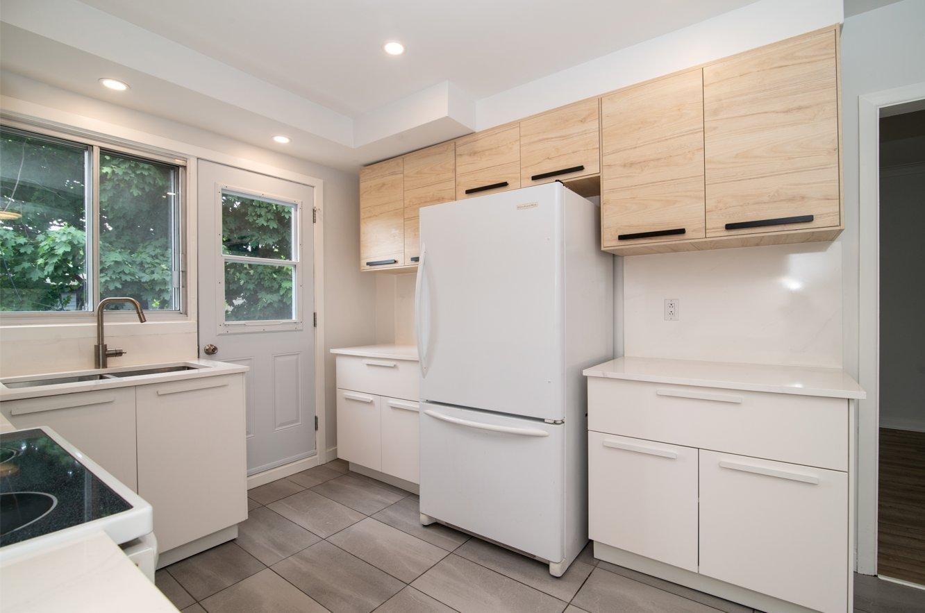 









5780


Av. Fairside

,
Côte-Saint-Luc,




QC
H4N2A7

