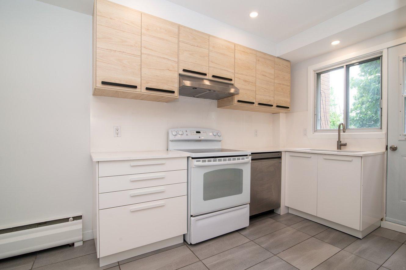









5780


Av. Fairside

,
Côte-Saint-Luc,




QC
H4N2A7

